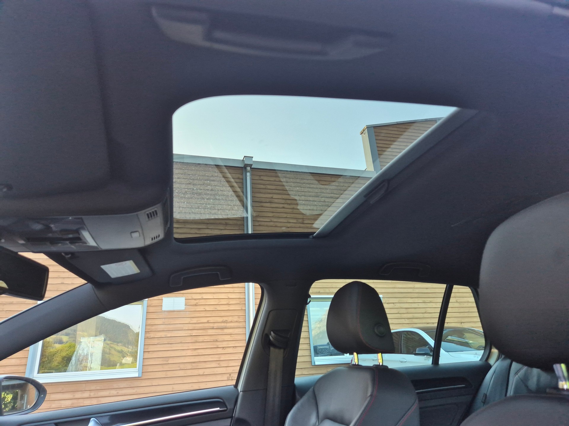 VW Golf 2.0 TSI GTI Performance DSG-image-11