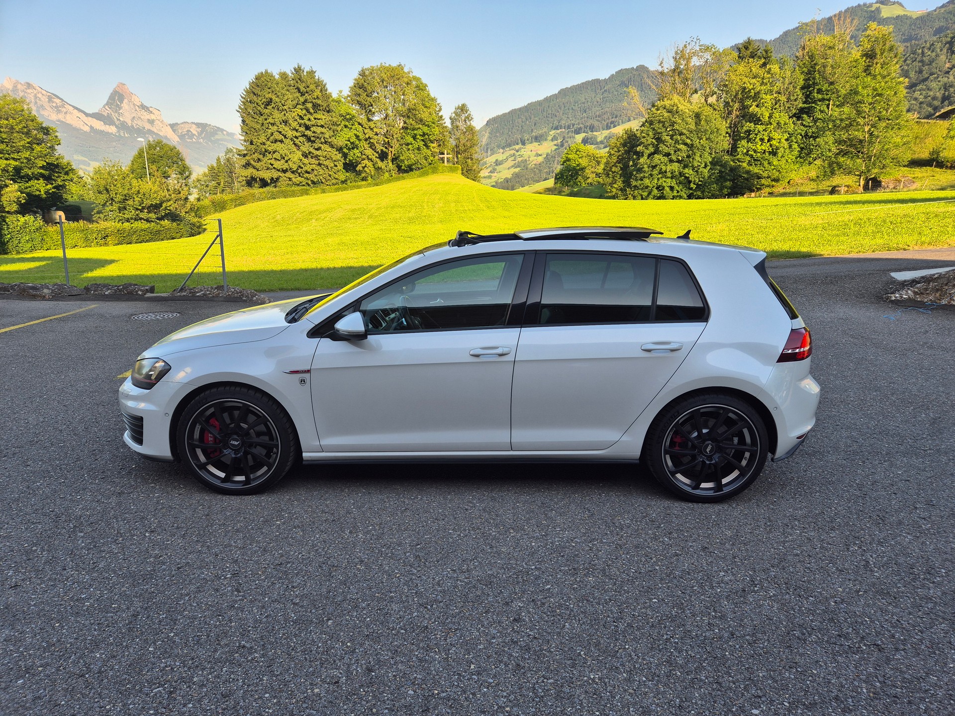 VW Golf 2.0 TSI GTI Performance DSG-image-2