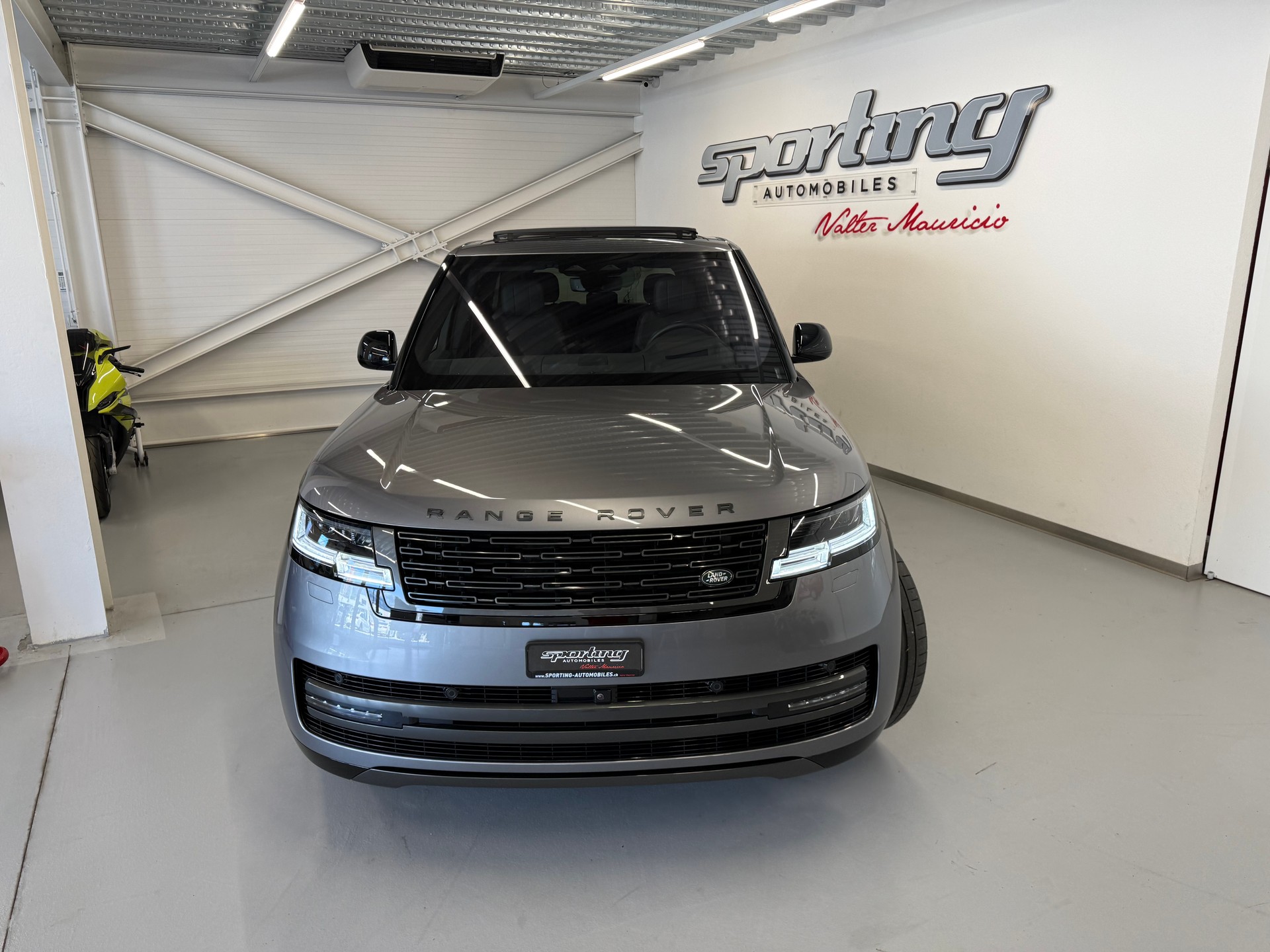 LAND ROVER Range Rover P510e Si6 PHEV HSE Automatic-showroom-element-3