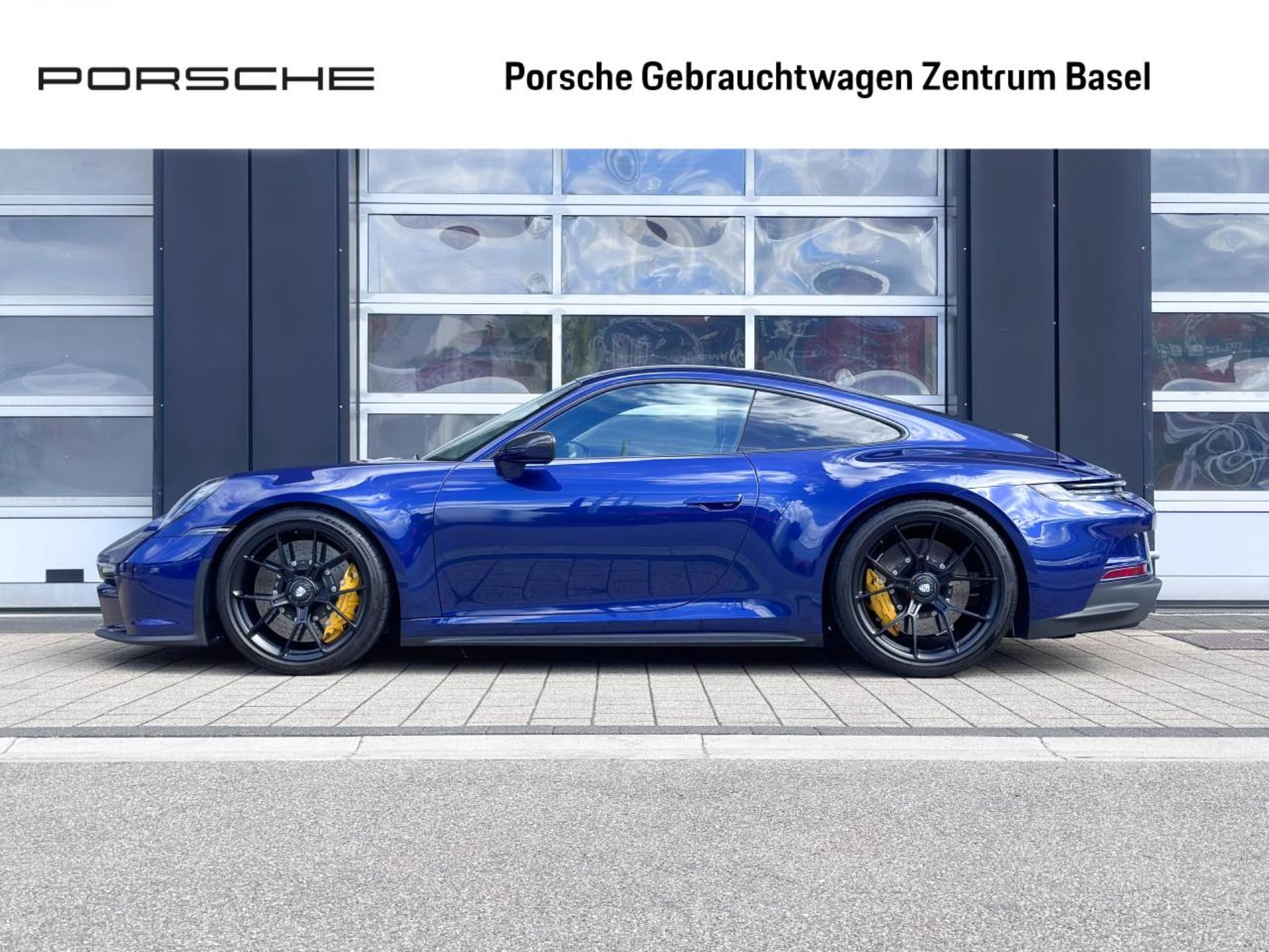 PORSCHE 911 GT3 mit Touring-Paket-showroom-element-1