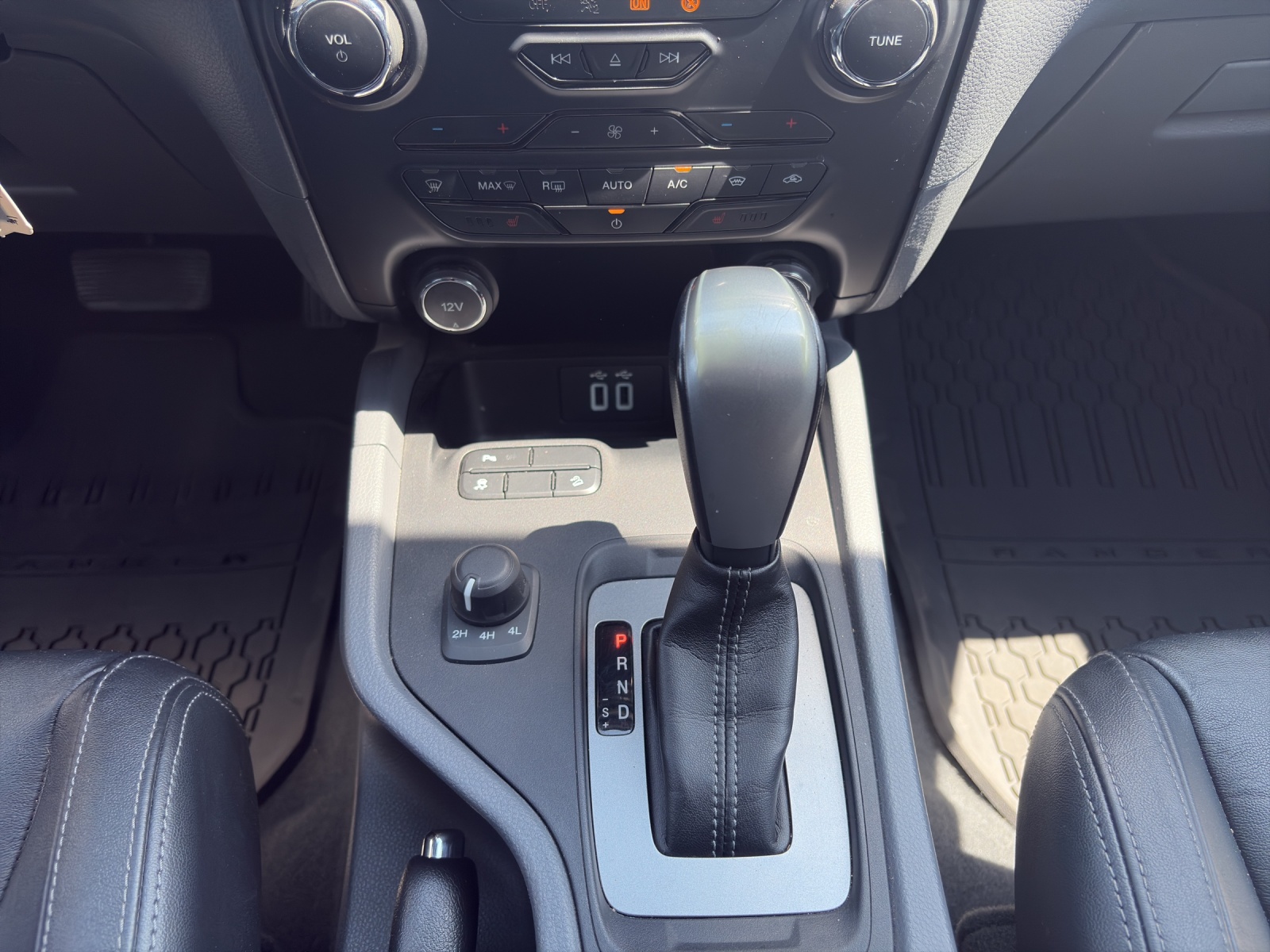 FORD Ranger XL 2.2 TDCi 4x4-image-11