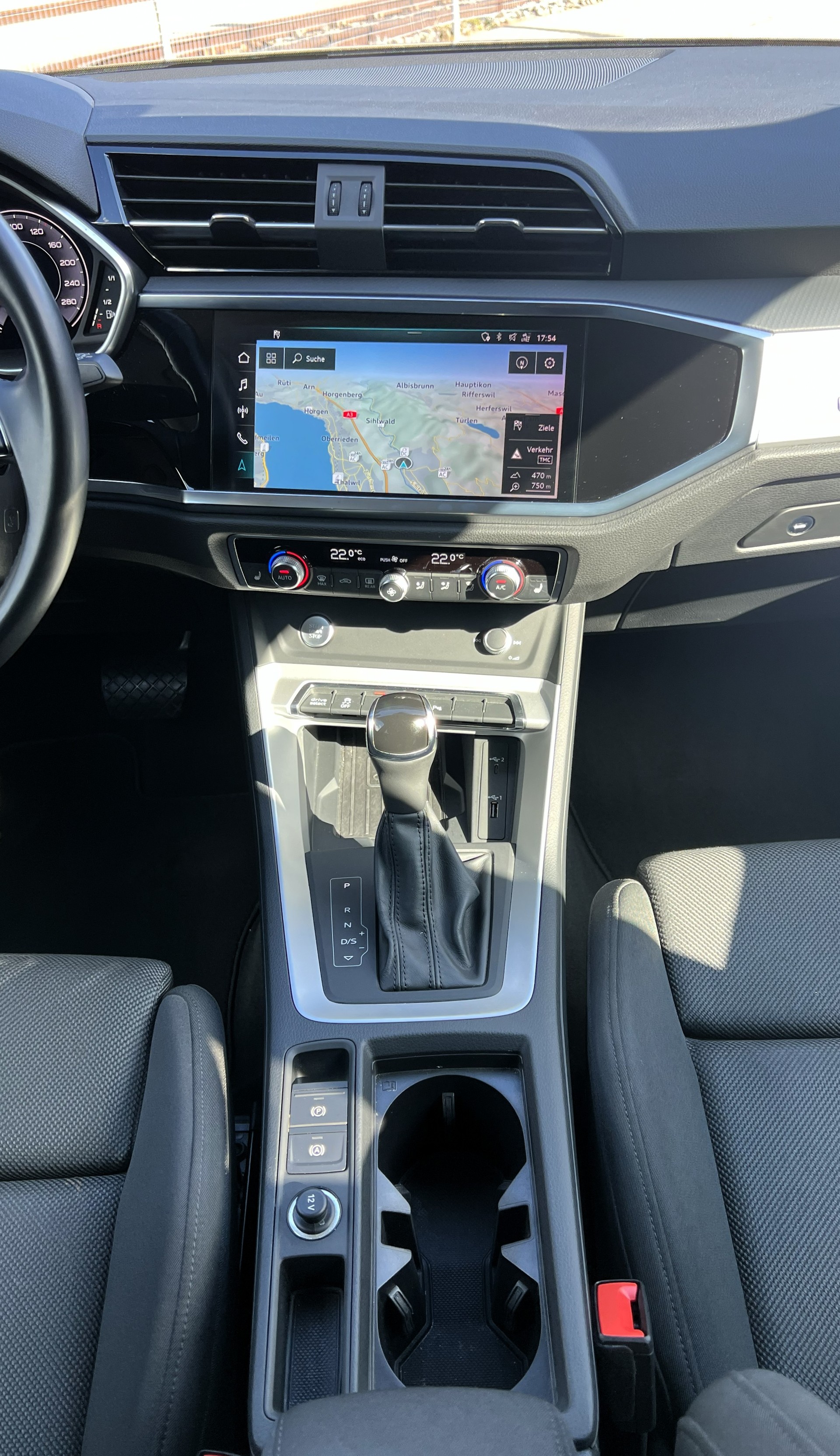 AUDI Q3 40 TDI advanced Attraction quattro S-tronic-image-21