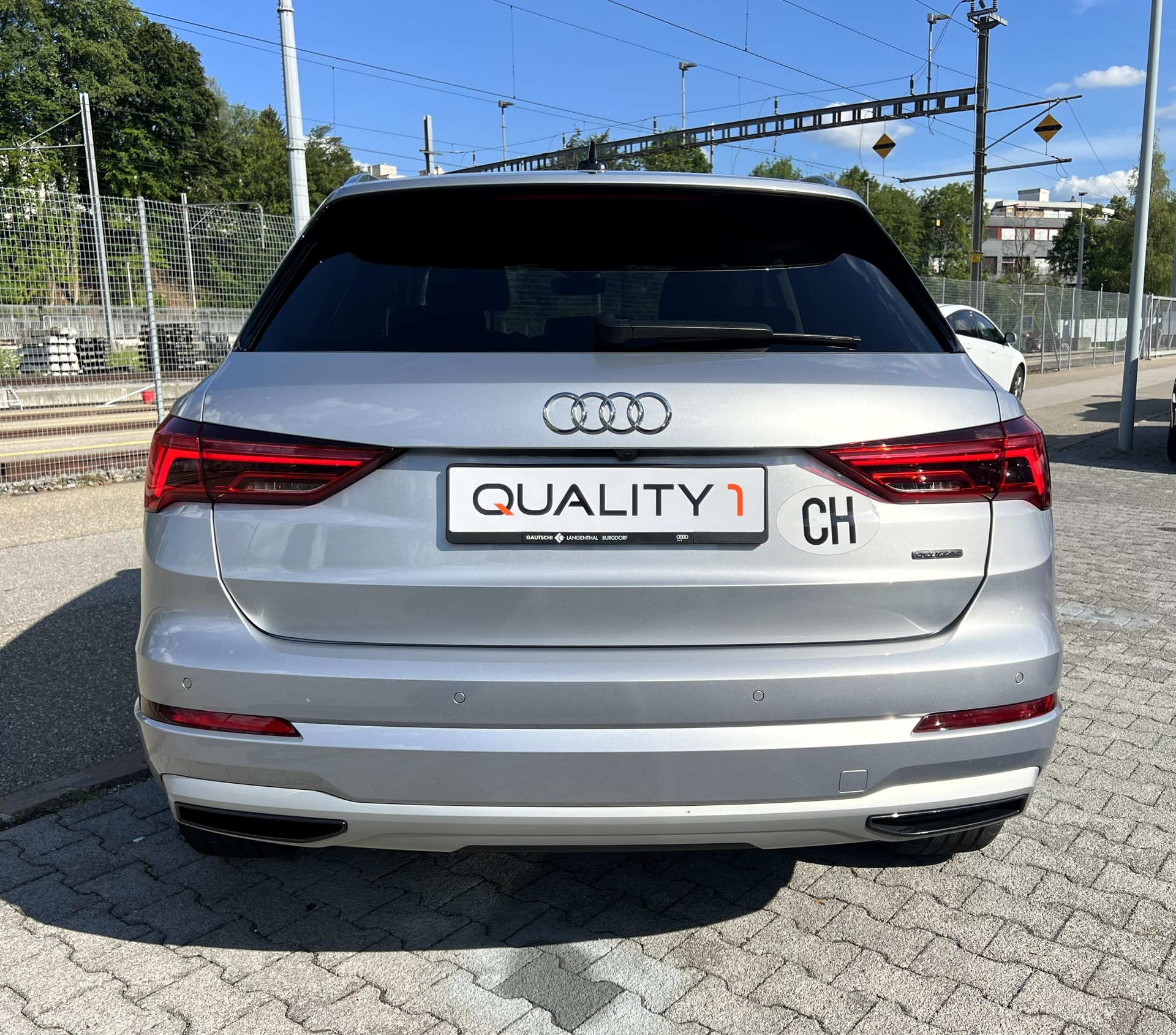 AUDI Q3 40 TDI advanced Attraction quattro S-tronic-showroom-element-3