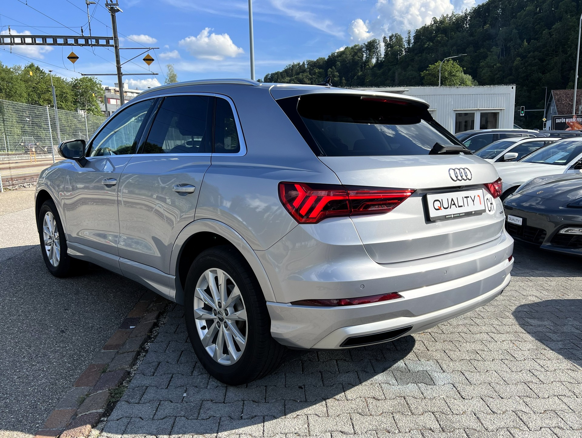 AUDI Q3 40 TDI advanced Attraction quattro S-tronic-showroom-element-2