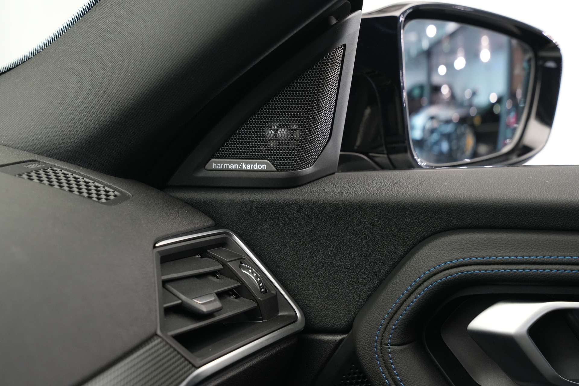 BMW M240i xDrive Steptronic *M Performance Kit* *Carbon*-image-22