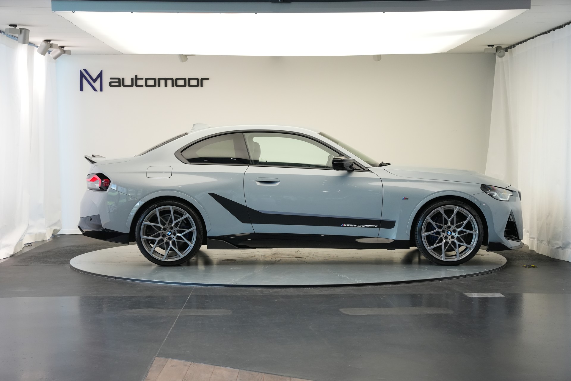 BMW M240i xDrive Steptronic *M Performance Kit* *Carbon*-showroom-element-3