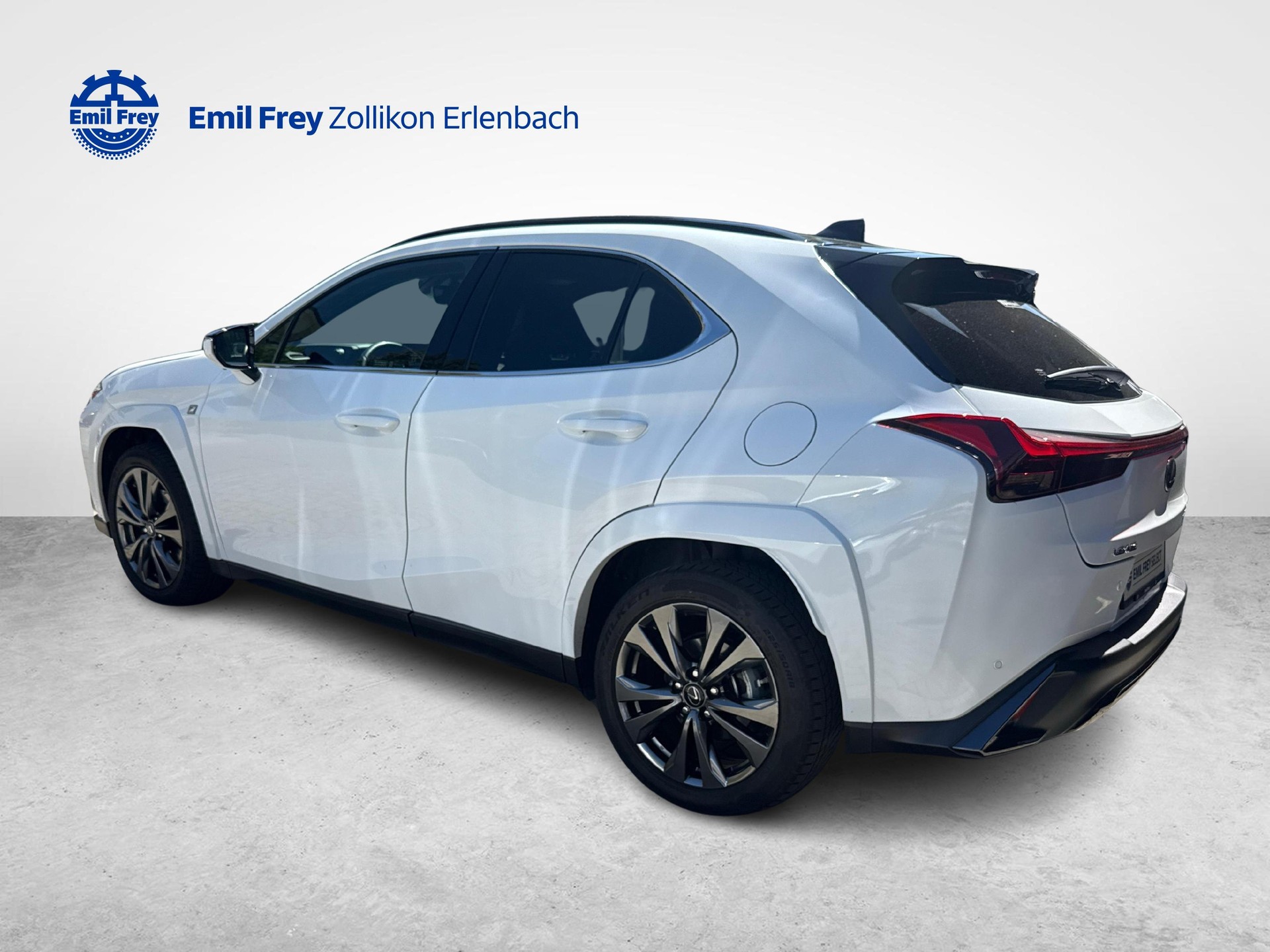 LEXUS UX 250h F-Sport-showroom-element-2