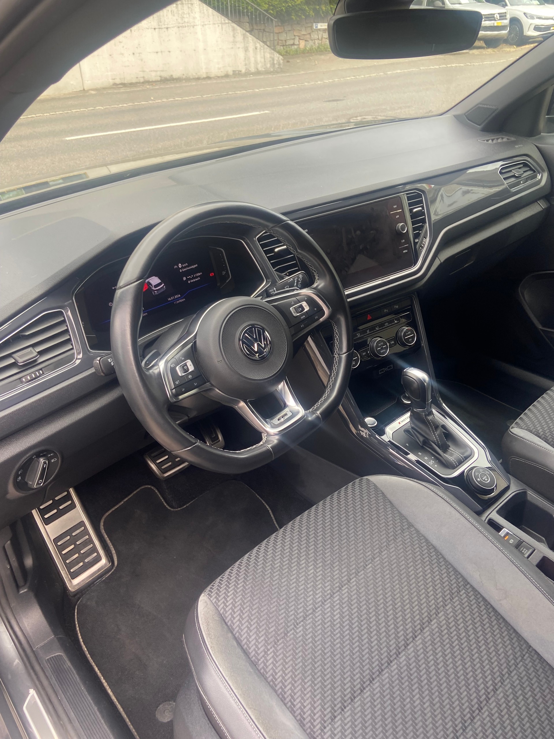 VW T-Roc 2.0 TSI Sport DSG 4Motion-image-6