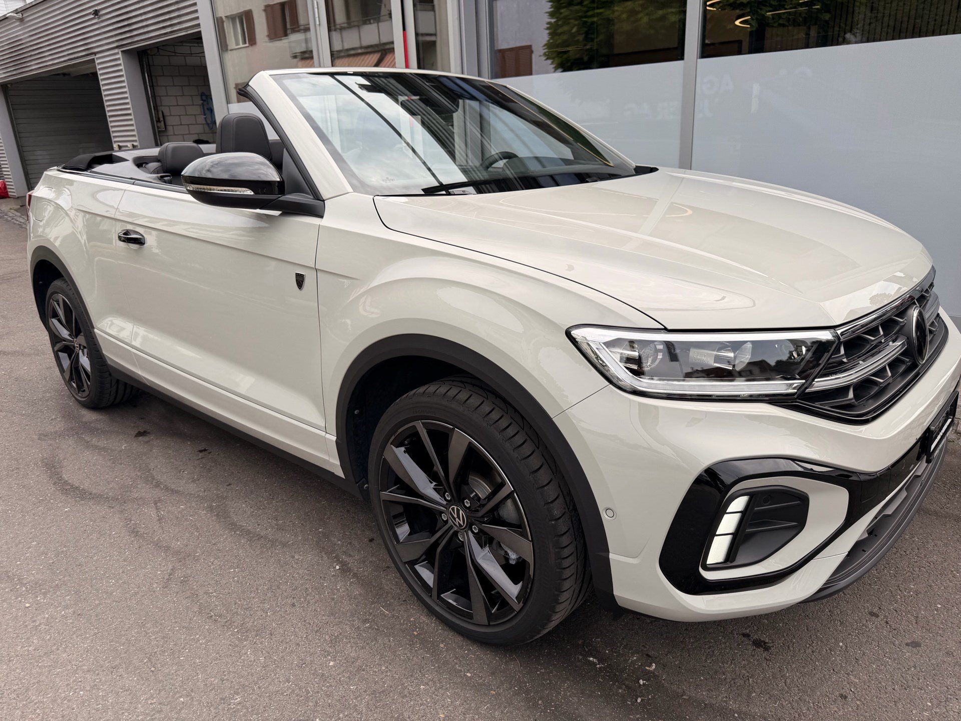 VW T-Roc CABRIOLET 1.5 TSI 150PS R-LINE *** KARMANN EDITION & 5 JAHRE VW WERKSGARANTIE ***-showroom-element-2