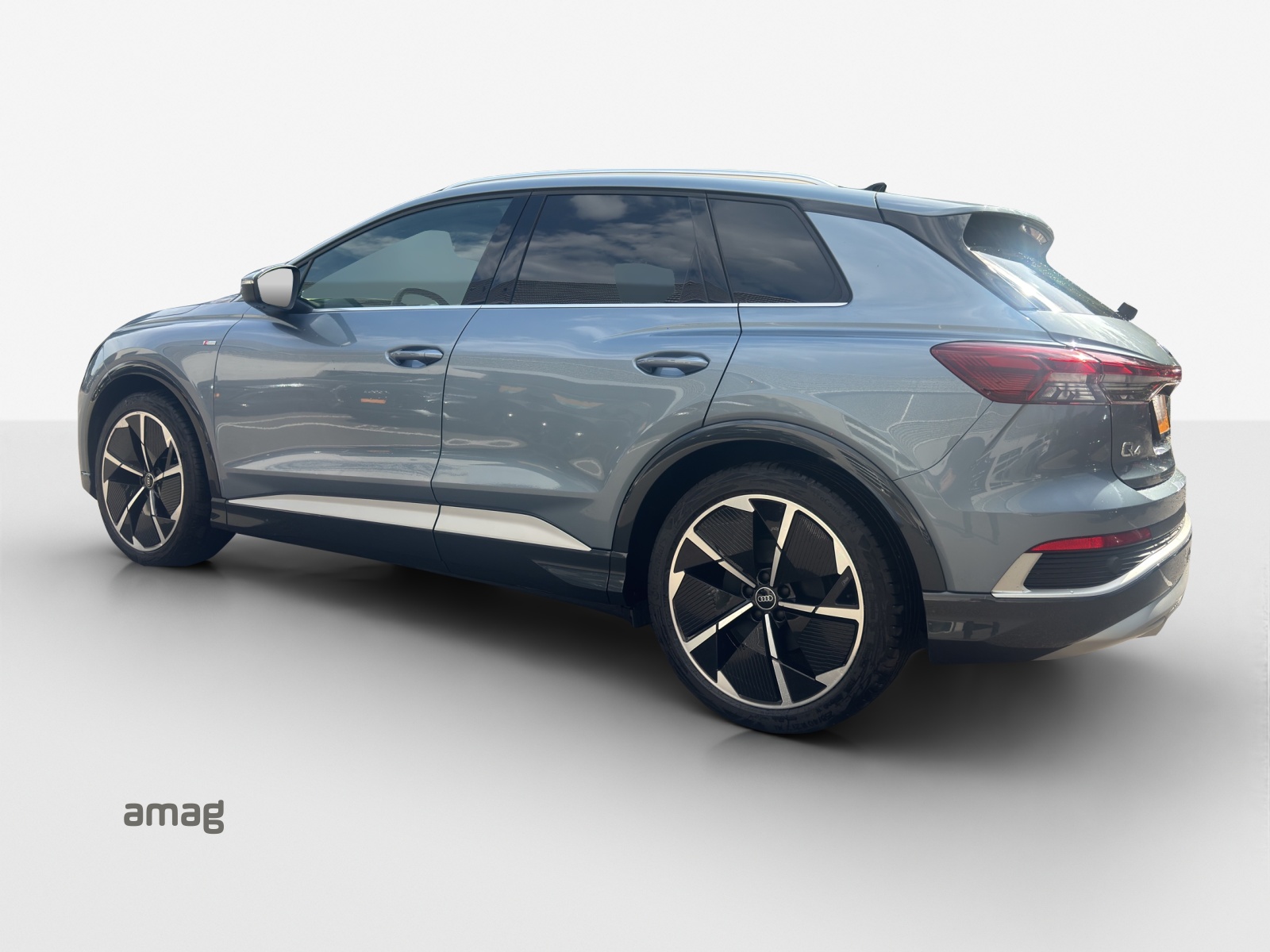 AUDI Q4 e-tron 50 quattro-showroom-element-2