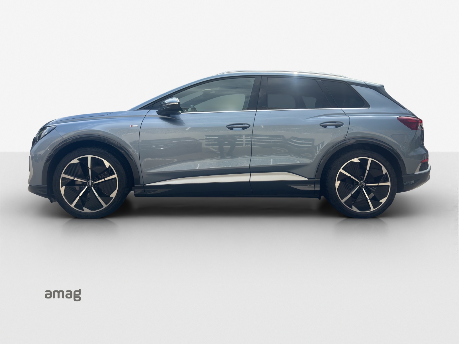 AUDI Q4 e-tron 50 quattro-showroom-element-1