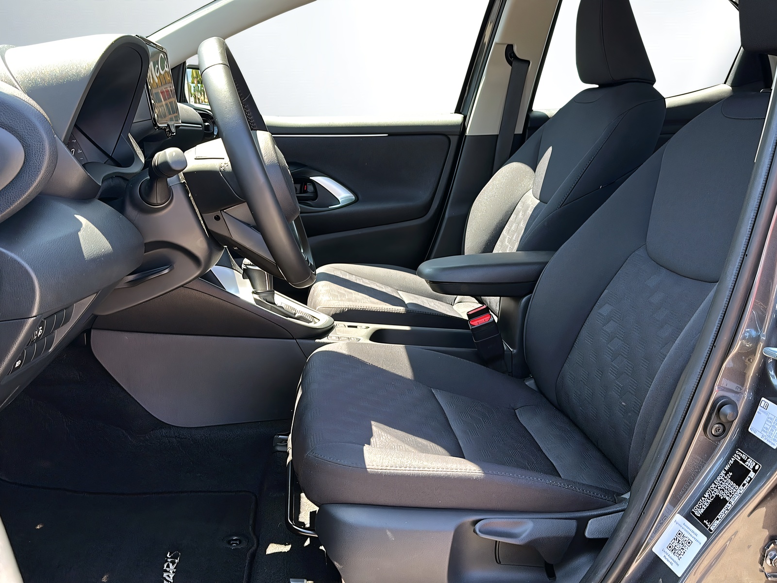 TOYOTA Yaris 1.5 Comfort e-CVT-showroom-element-3