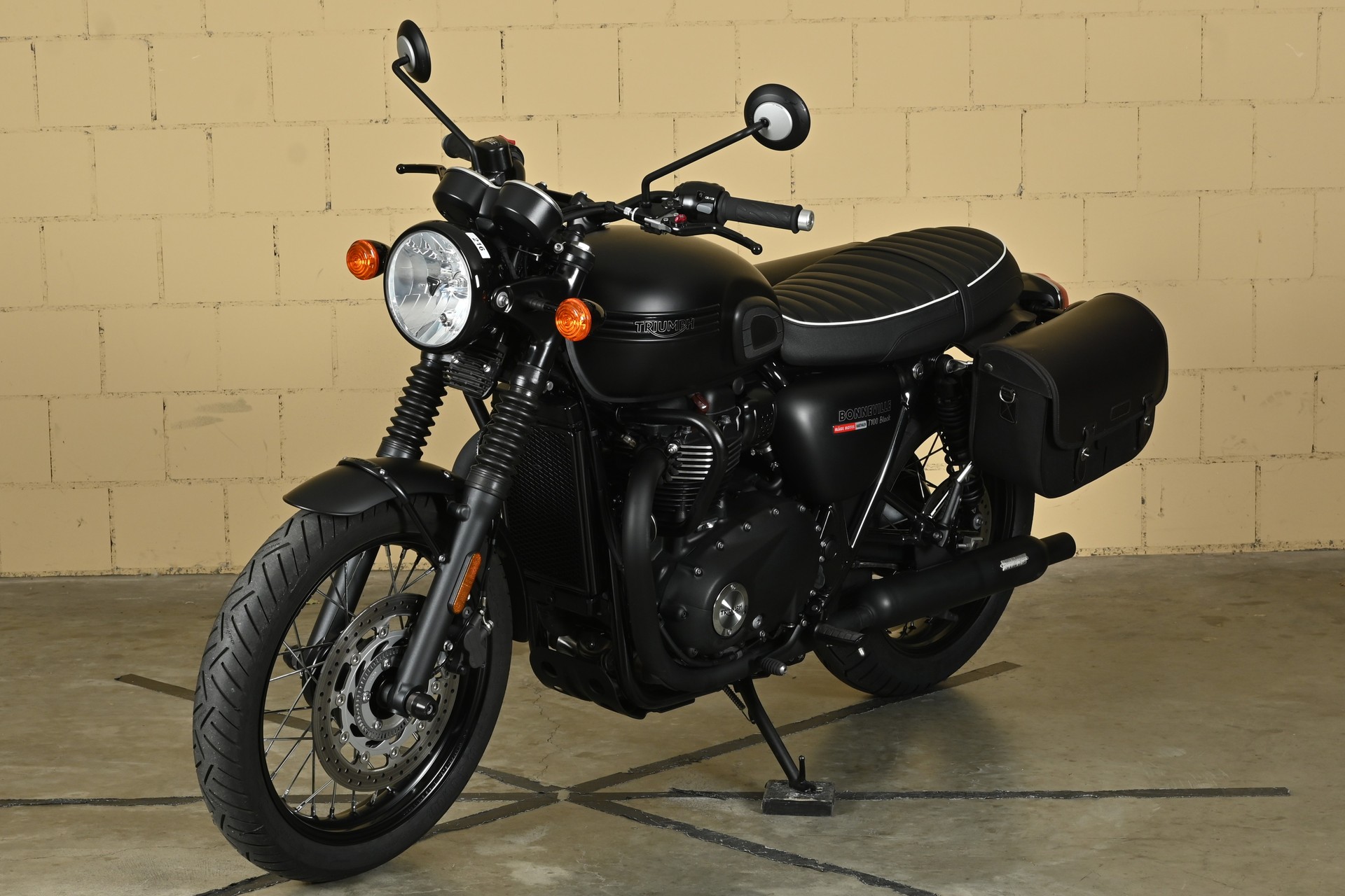 TRIUMPH Bonneville 900 T 100 ABS-image-8