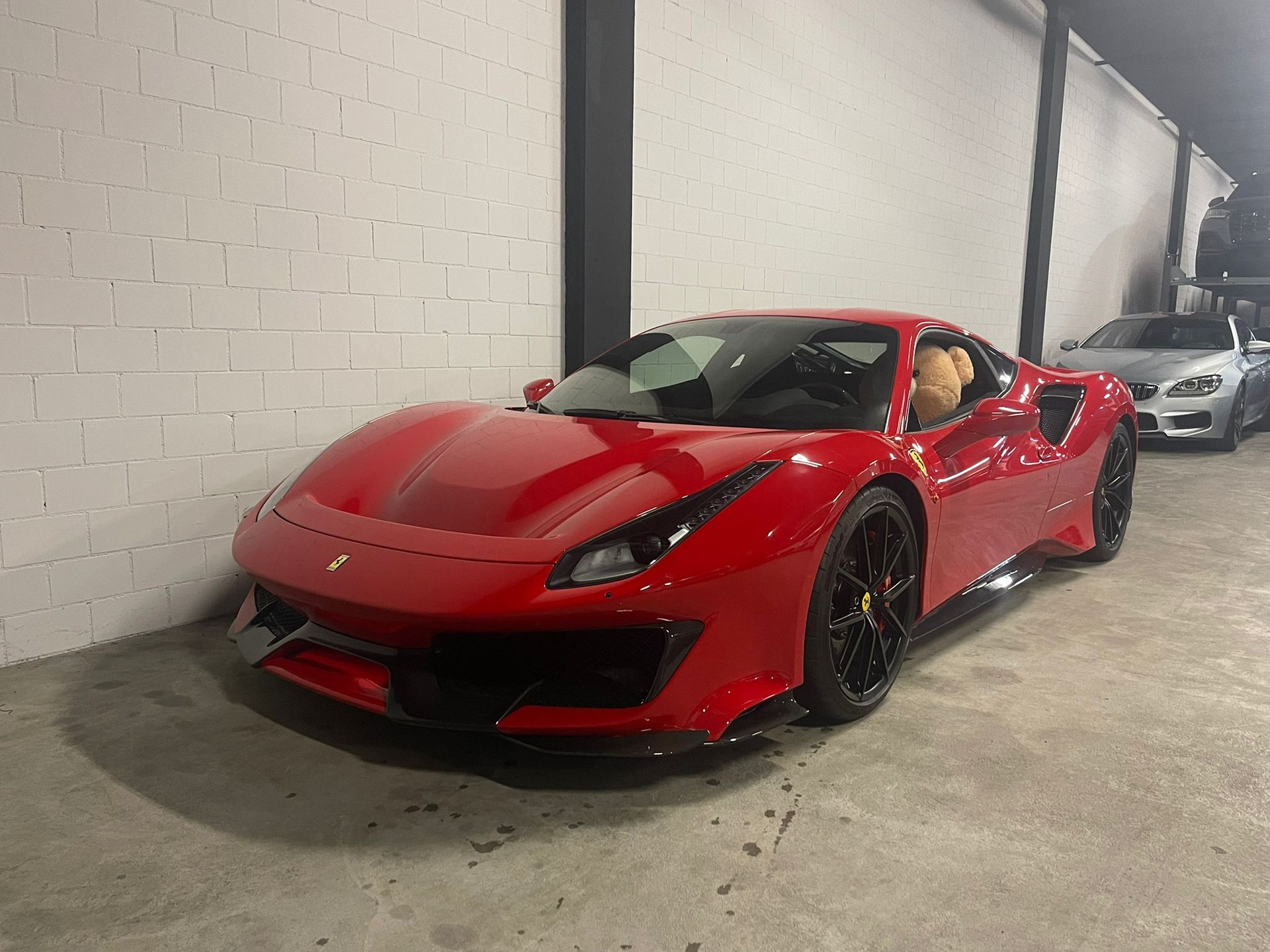 FERRARI 488 Pista 3.9 V8-showroom-element-1