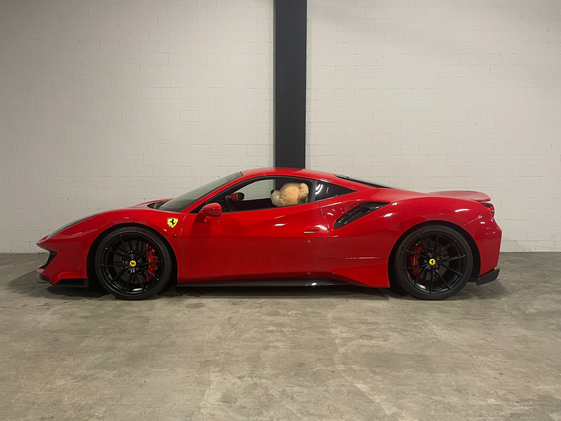 FERRARI 488 Pista 3.9 V8