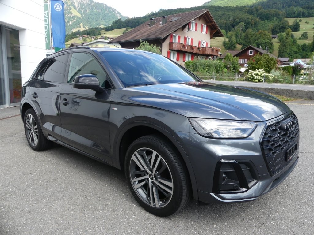 AUDI Q5 40 TDI Black Edition quattro S-tronic-image-4