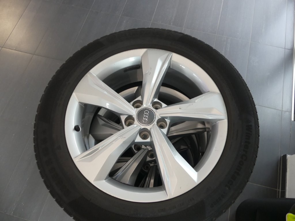 AUDI Q5 40 TDI Black Edition quattro S-tronic-image-13
