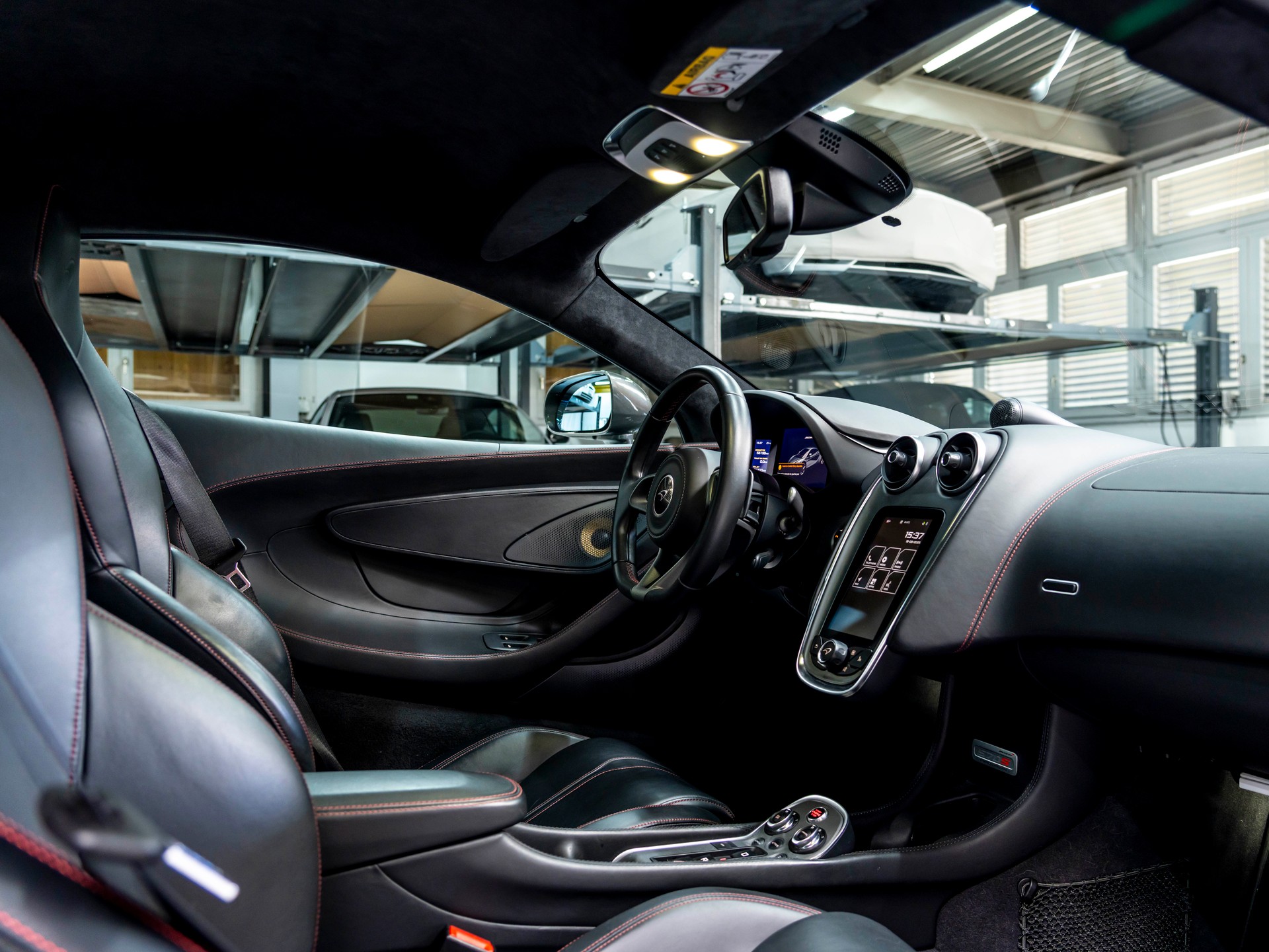 McLAREN 570S Coupé 3.8 V8 SSG-image-17
