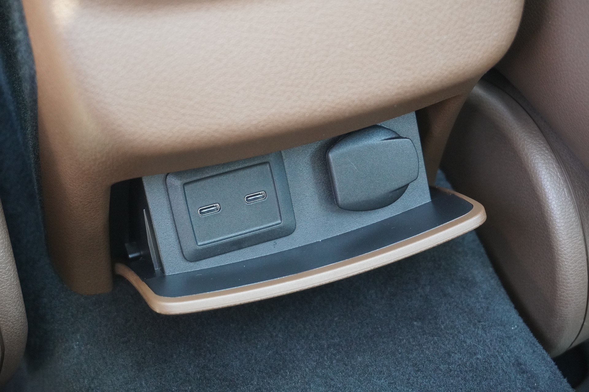 MERCEDES-BENZ E 300 de T 4Matic AMG Line 9G-Tronic-image-17