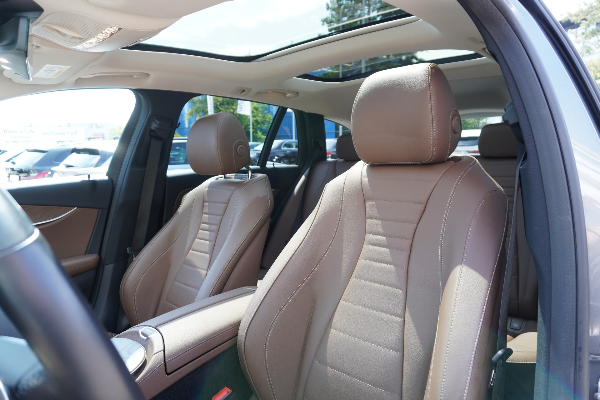 MERCEDES-BENZ E 300 de T 4Matic AMG Line 9G-Tronic-image-15