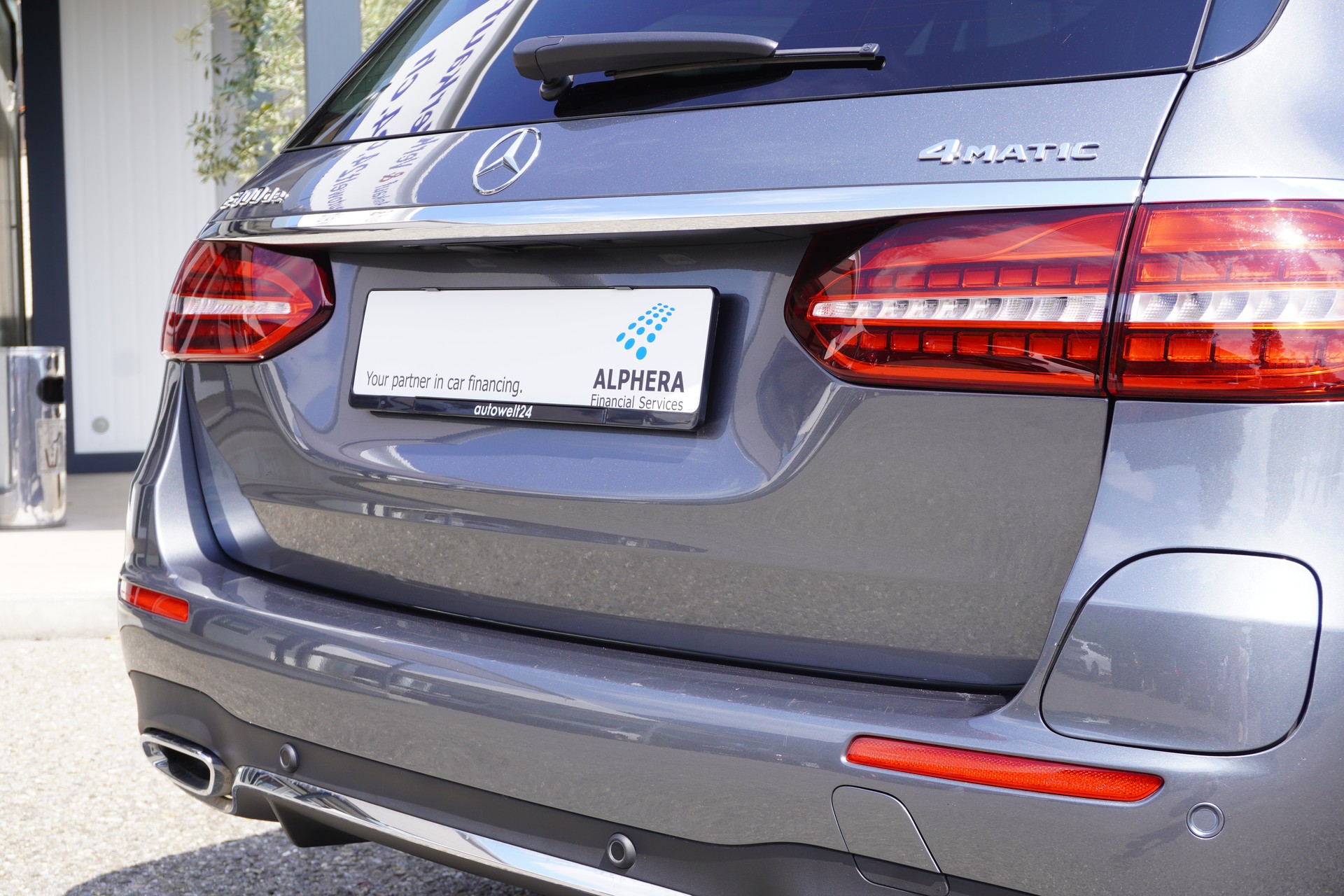 MERCEDES-BENZ E 300 de T 4Matic AMG Line 9G-Tronic-image-47