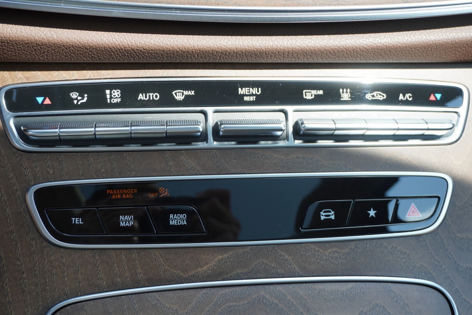 MERCEDES-BENZ E 300 de T 4Matic AMG Line 9G-Tronic-image-25