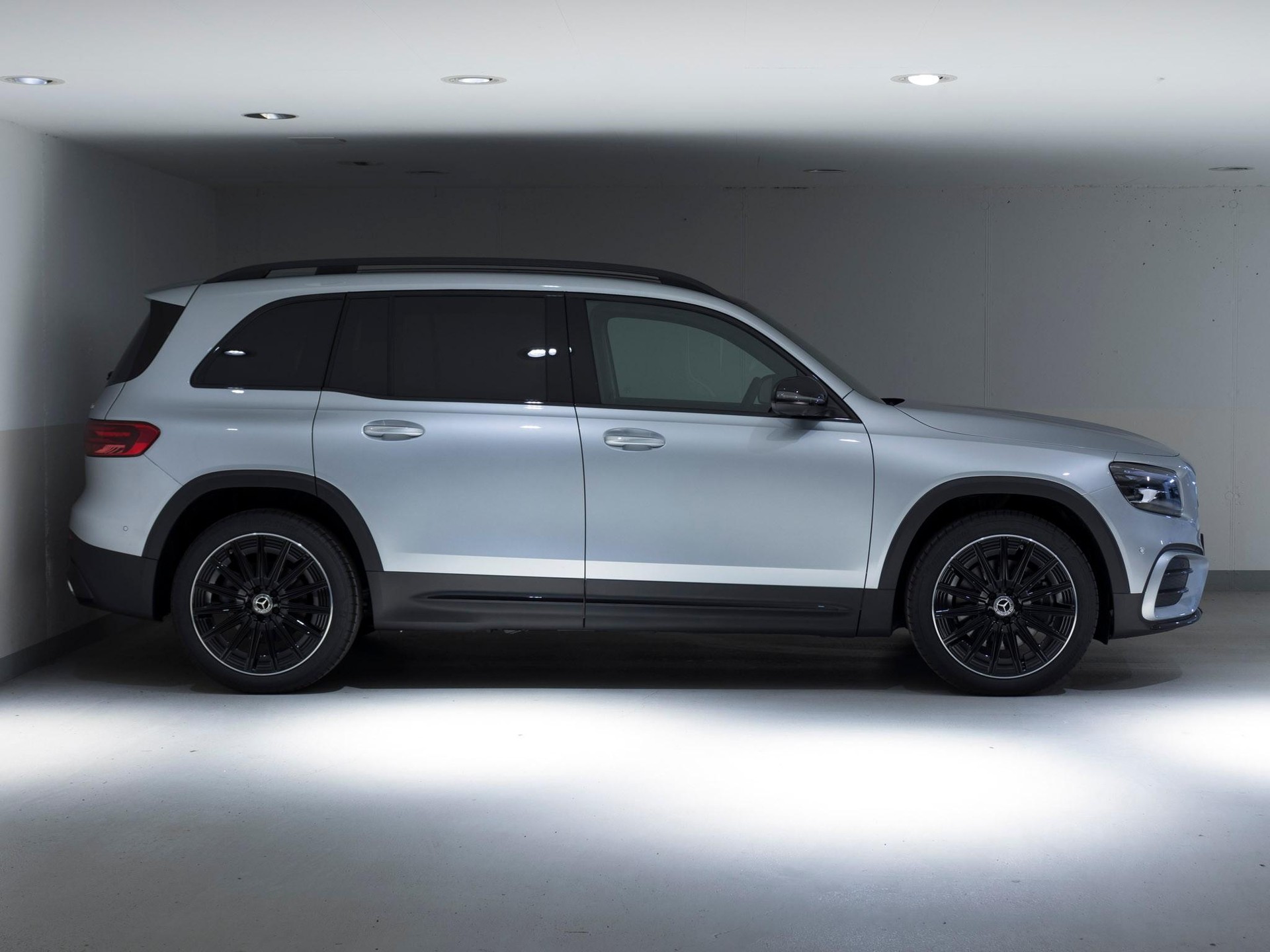 MERCEDES-BENZ GLB 220 d 4MATIC-image-1