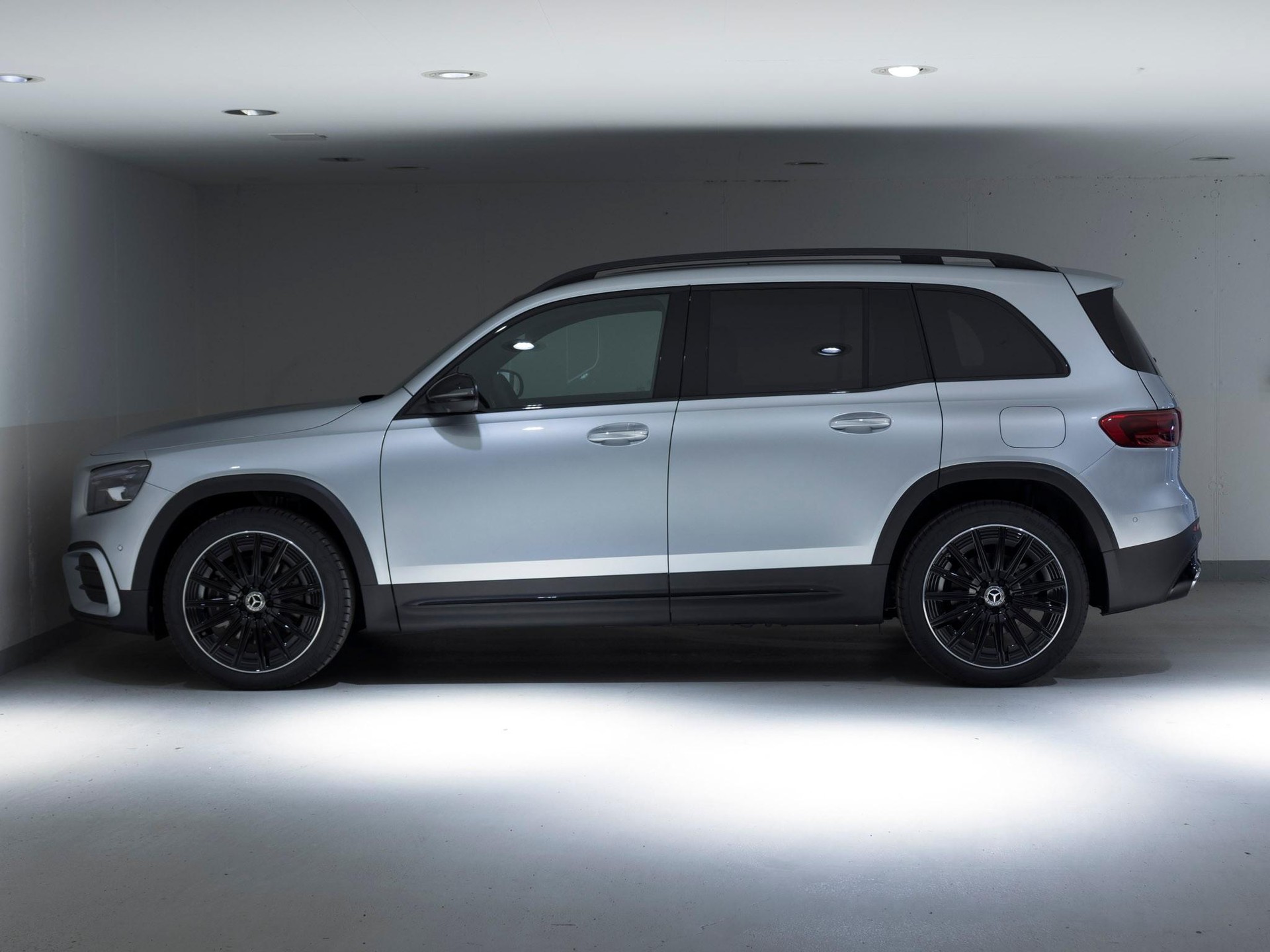 MERCEDES-BENZ GLB 220 d 4MATIC-image-5