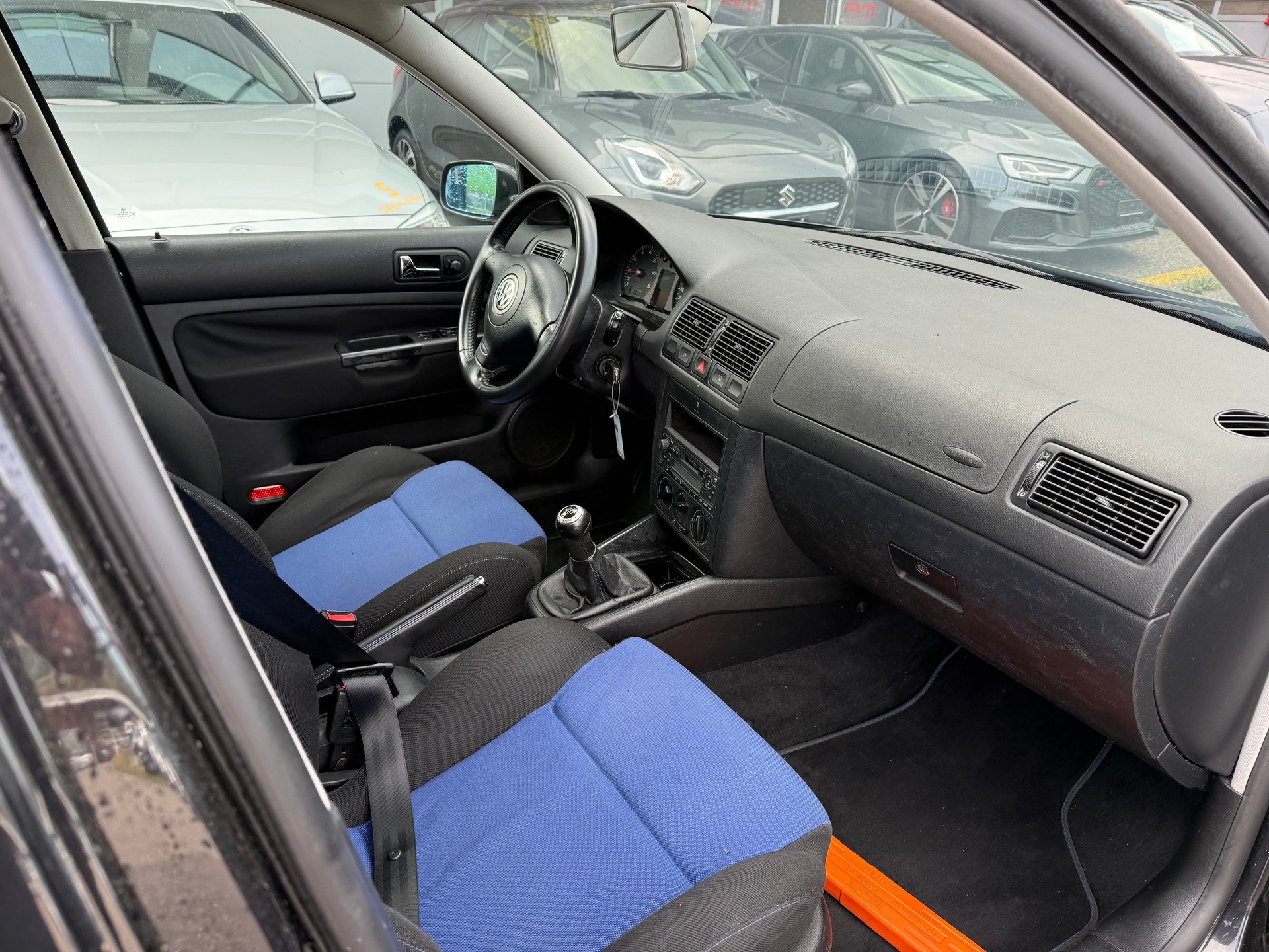 VW Golf 1.6 16V-showroom-element-2