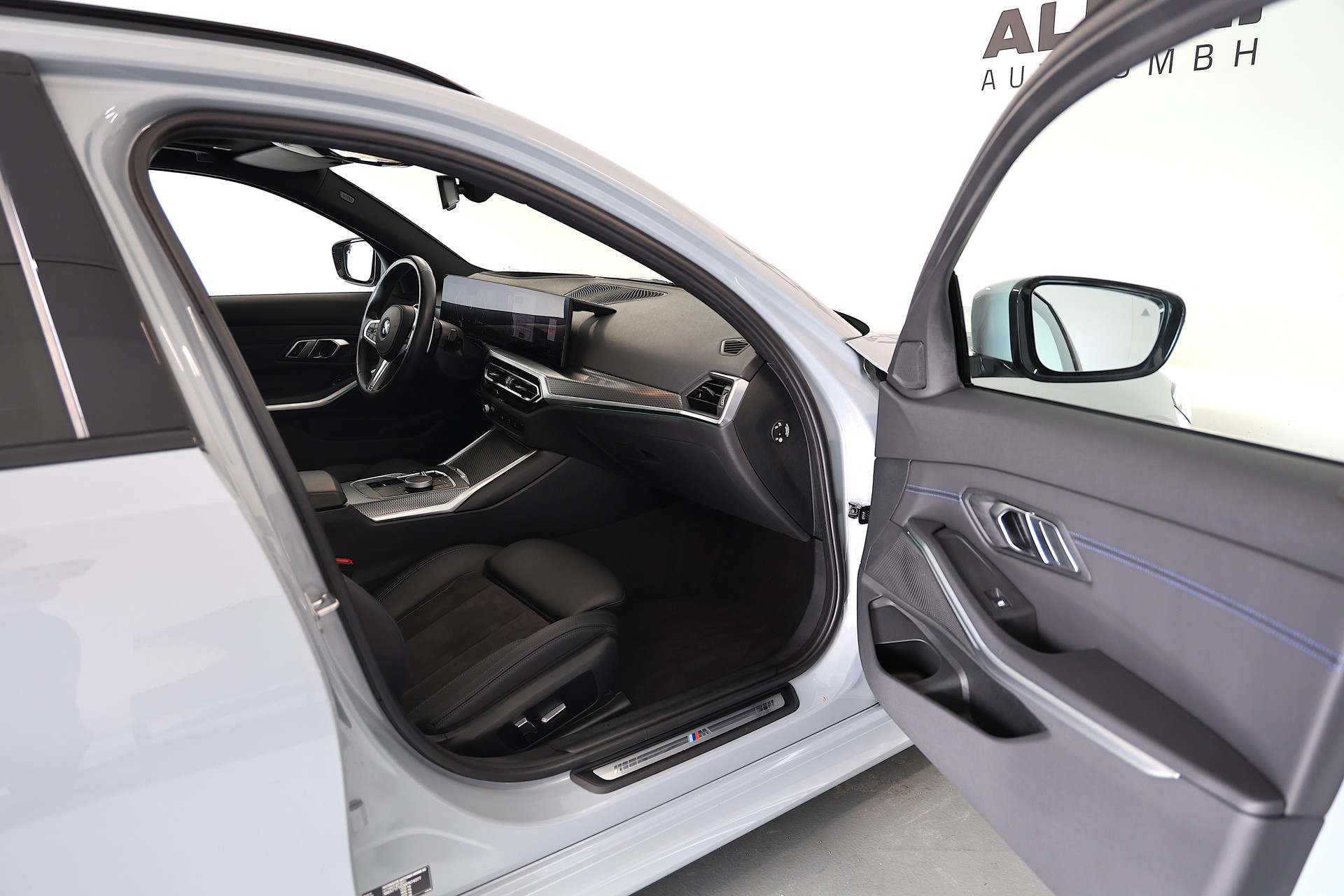 BMW 330i M-Sport xDrive SAG Touring-image-11