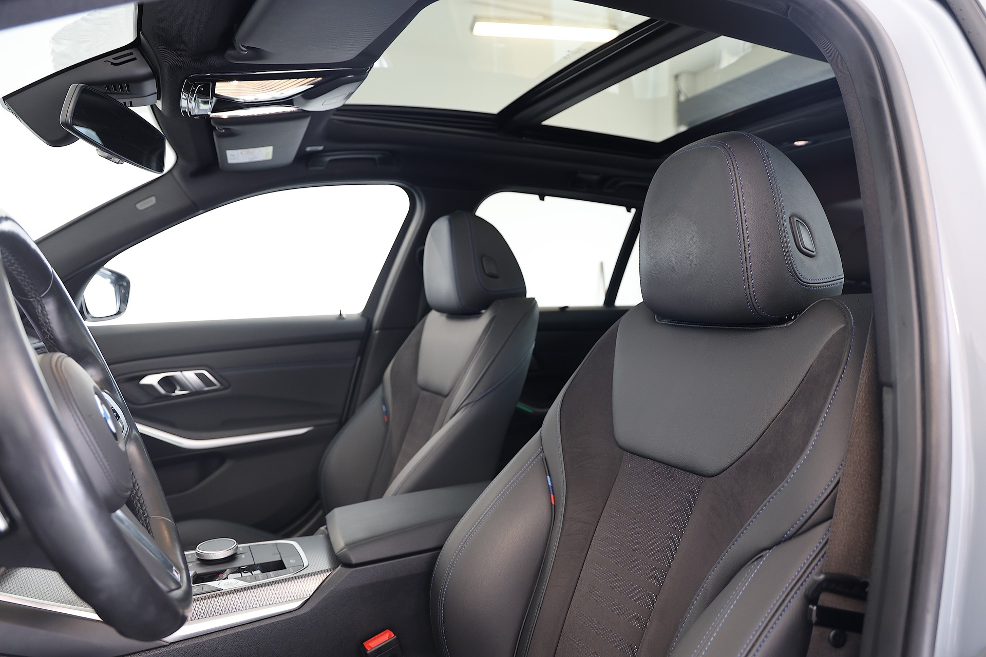 BMW 330i M-Sport xDrive SAG Touring-image-7