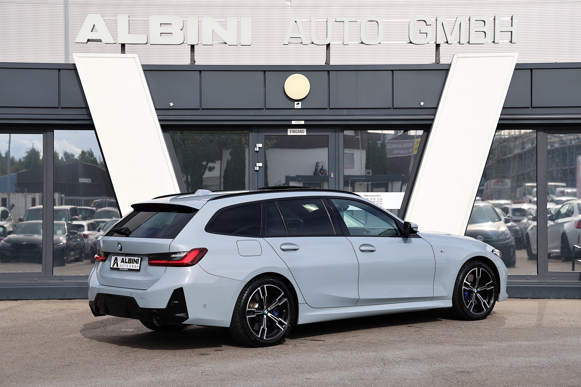 BMW 330i M-Sport xDrive SAG Touring-showroom-element-3
