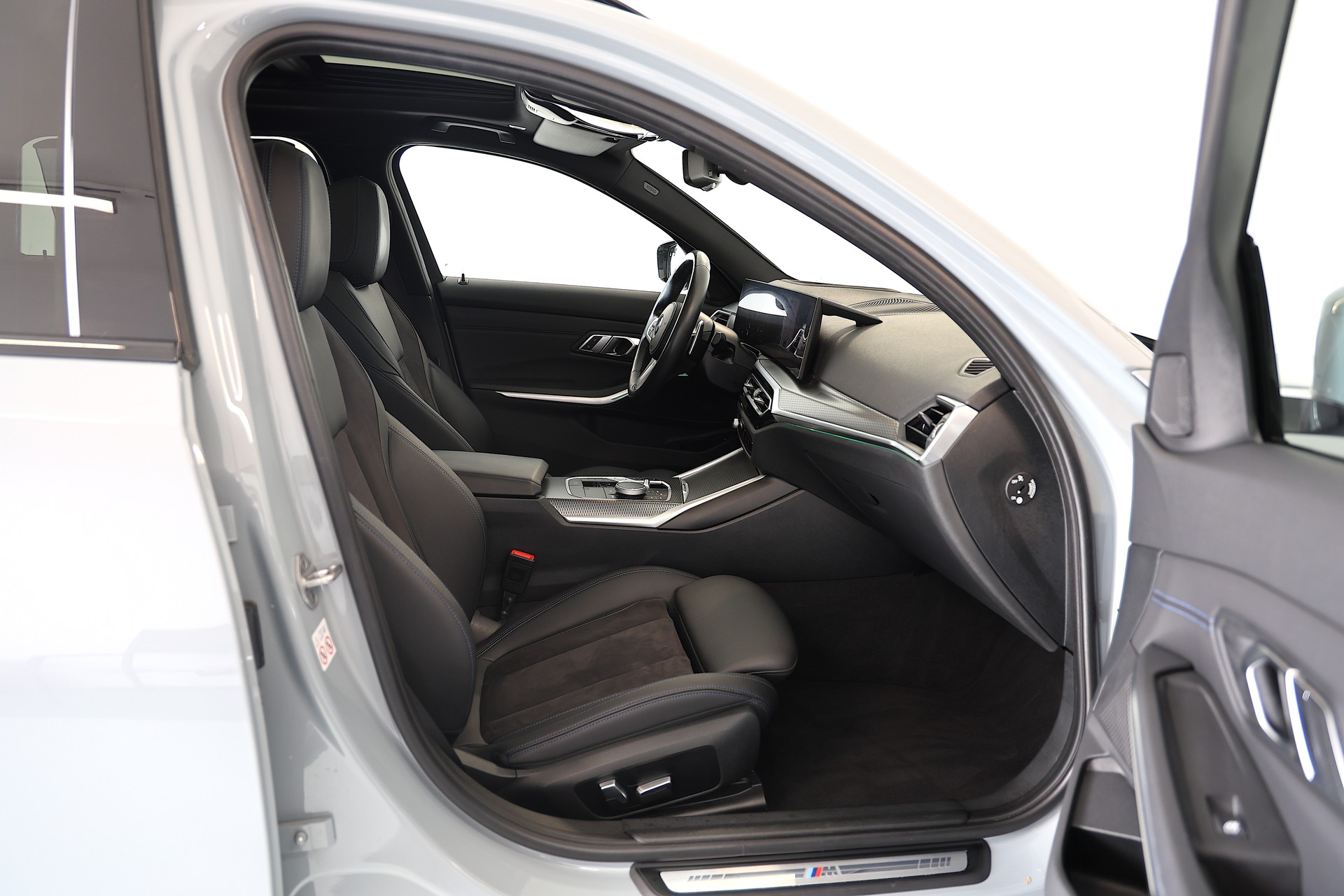 BMW 330i M-Sport xDrive SAG Touring-image-12