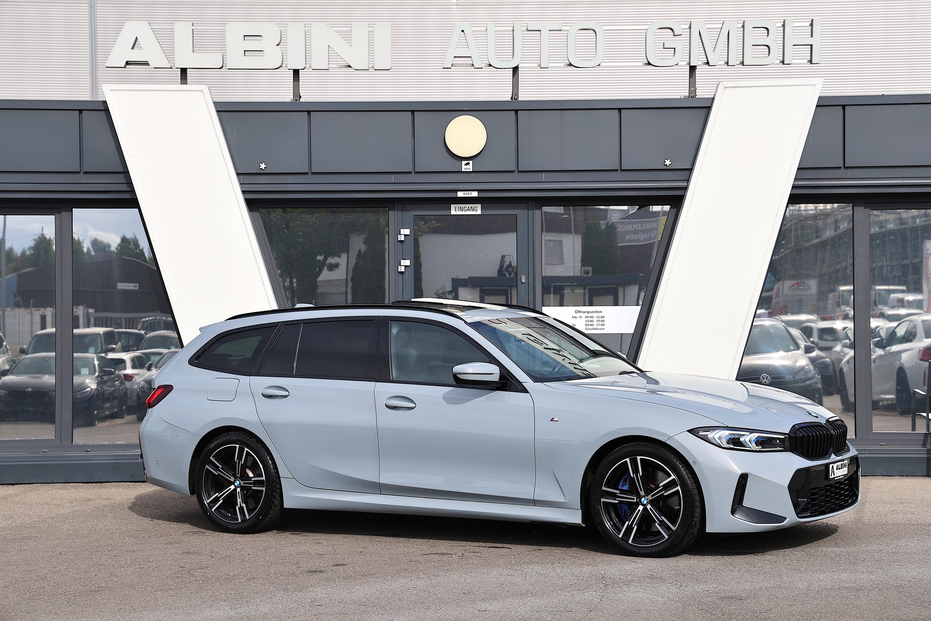 BMW 330i M-Sport xDrive SAG Touring-showroom-element-2