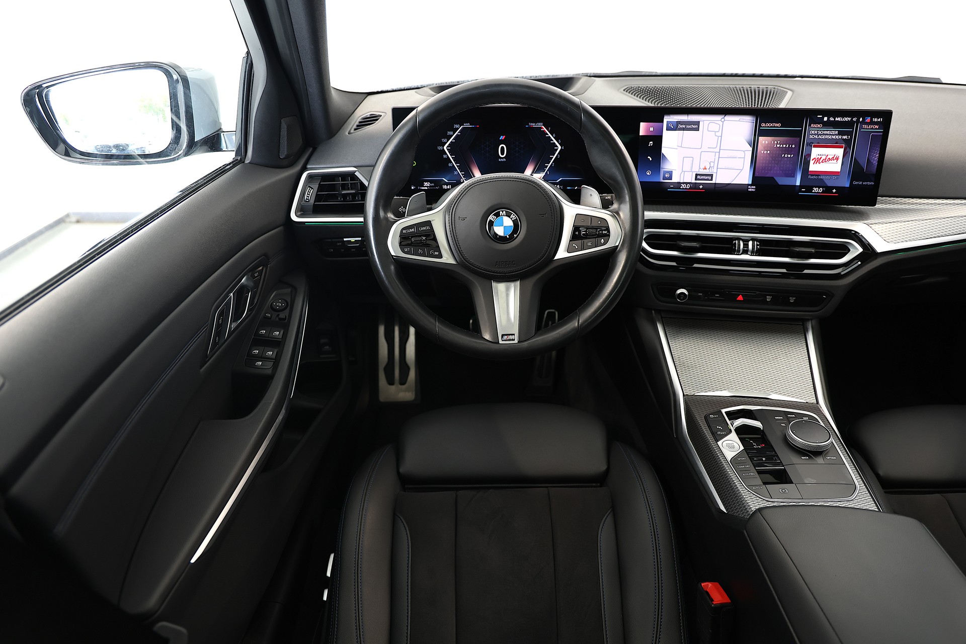 BMW 330i M-Sport xDrive SAG Touring-image-9
