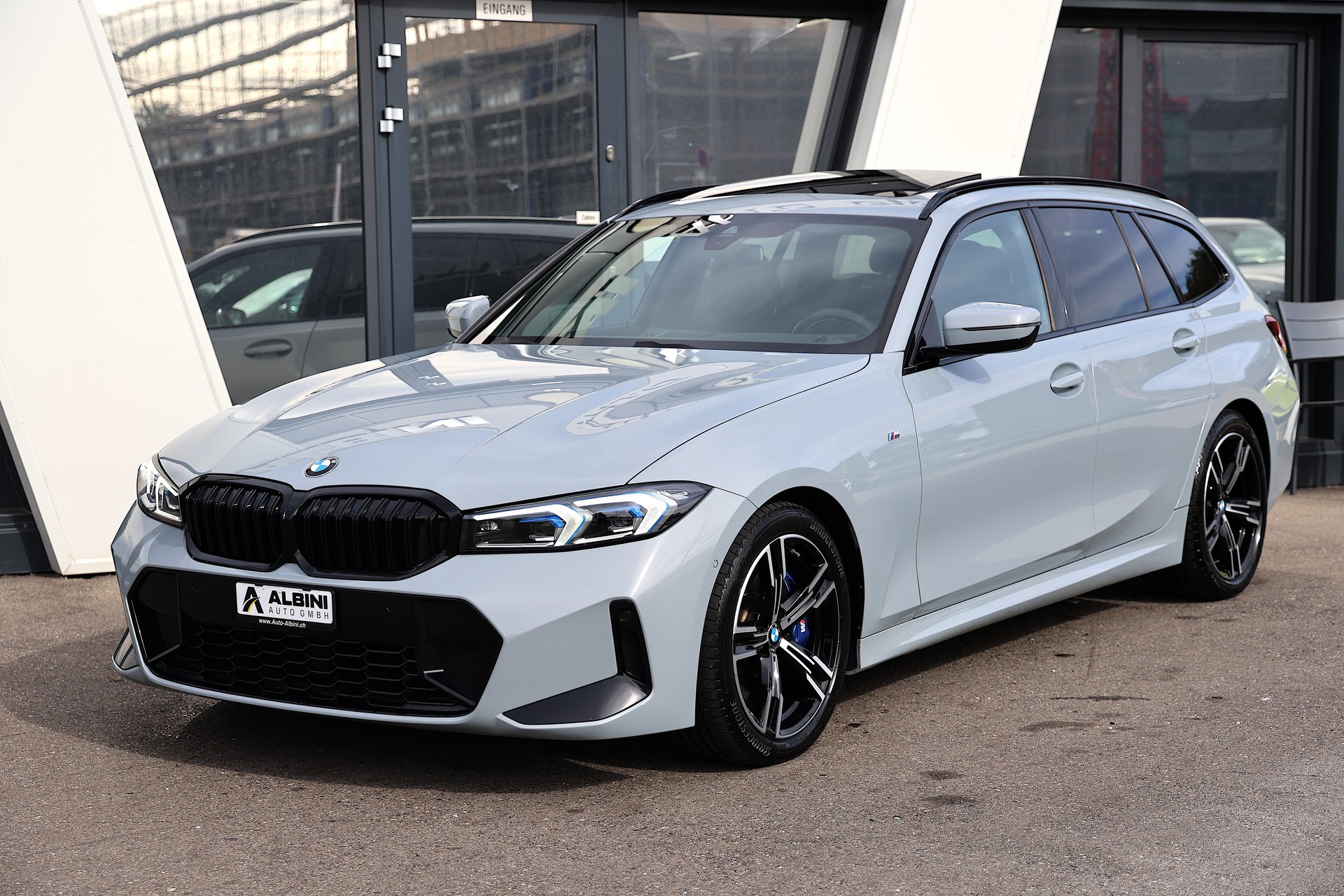 BMW 330i M-Sport xDrive SAG Touring-showroom-element-1