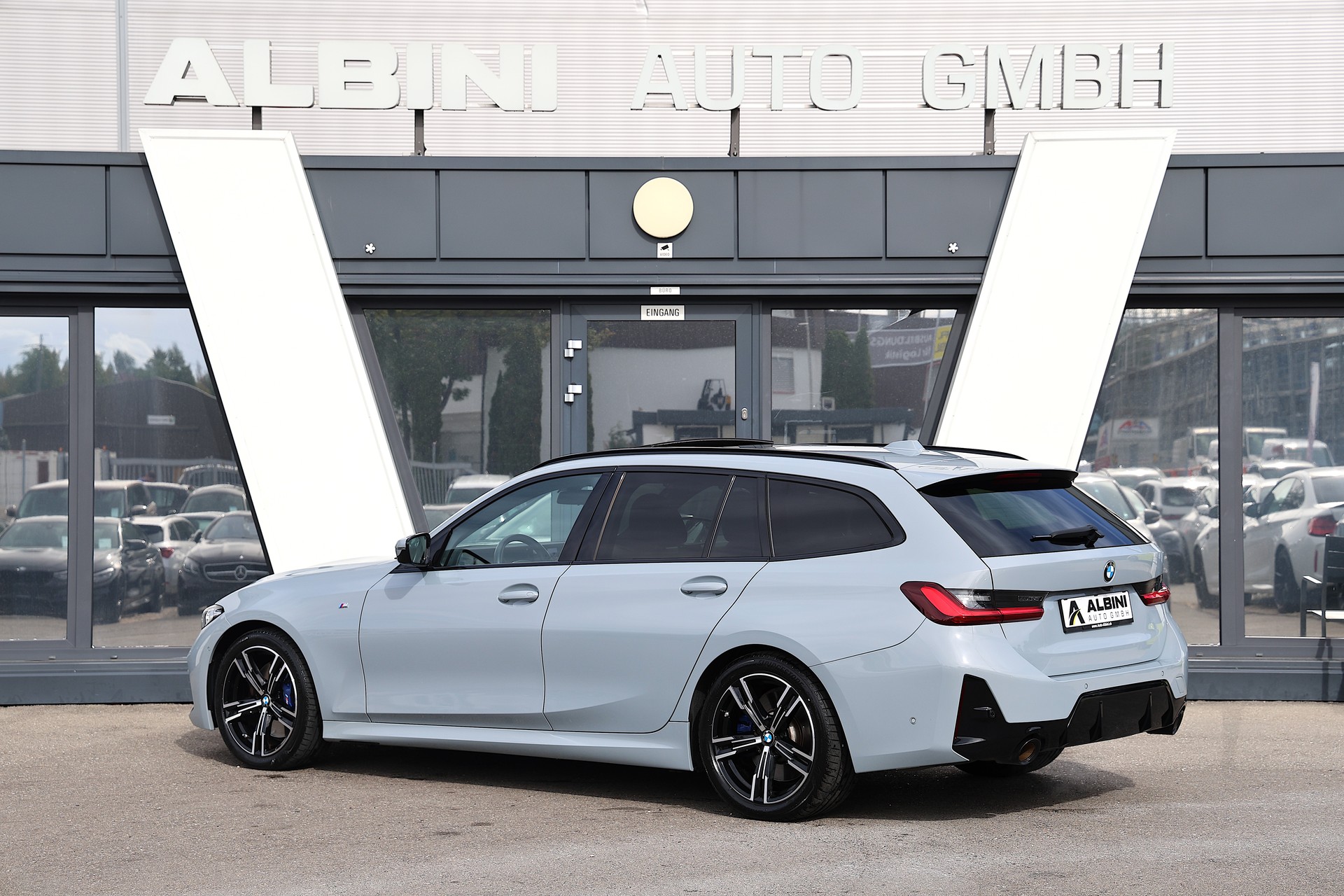 BMW 330i M-Sport xDrive SAG Touring-image-4
