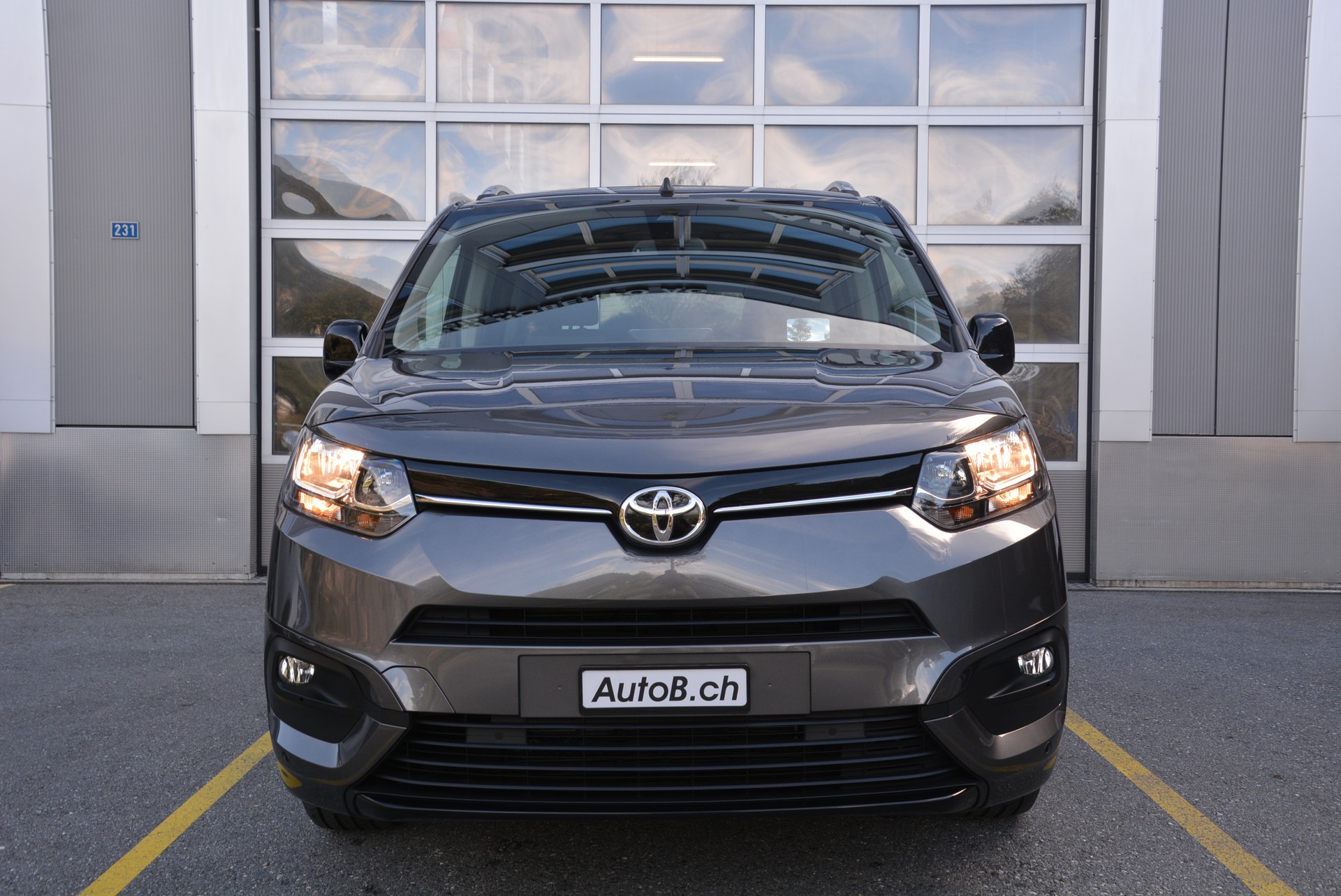 TOYOTA Proace City Verso 1.2 Style Medium Automatik-image-2