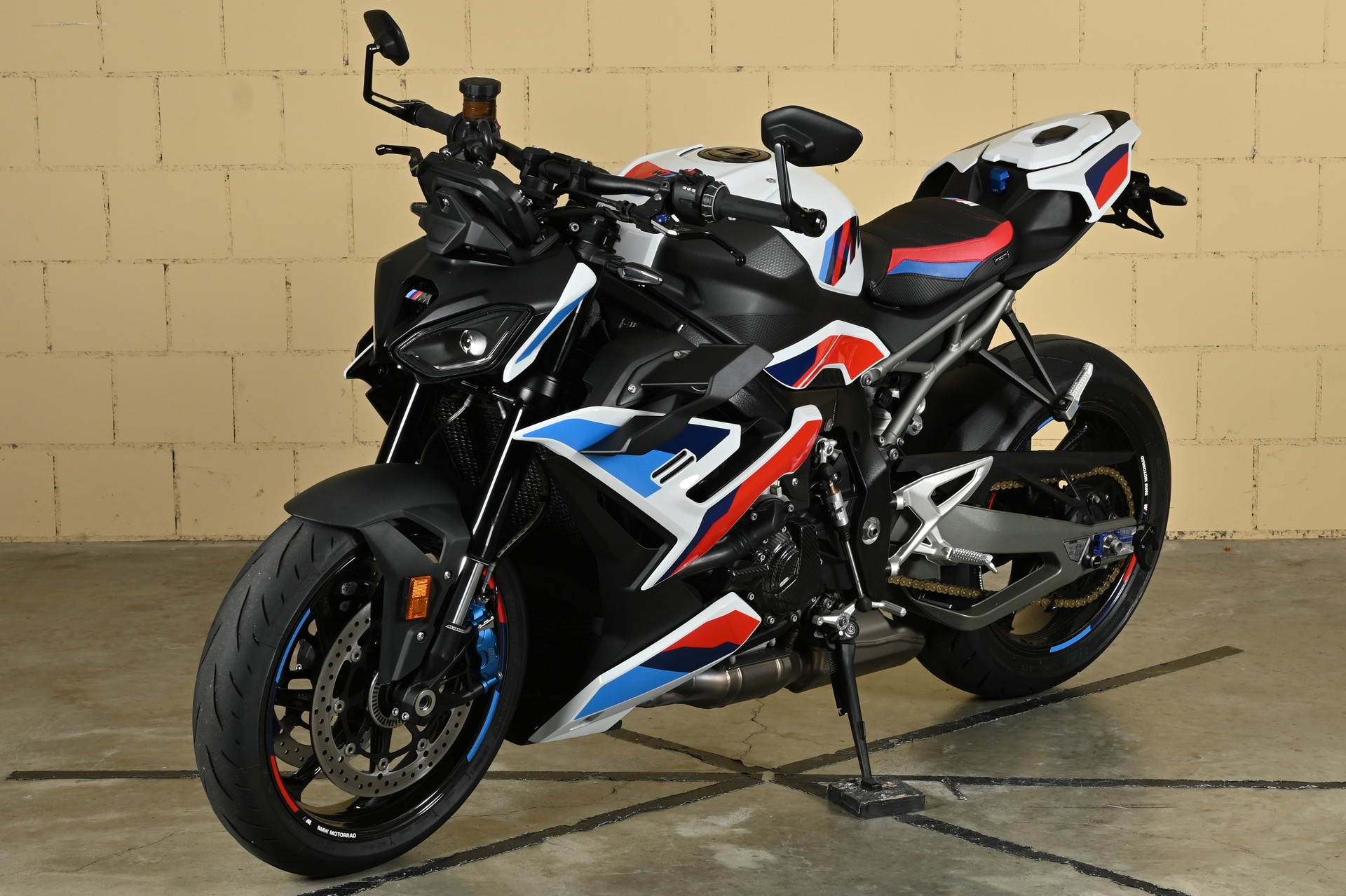 BMW M 1000 R-image-11