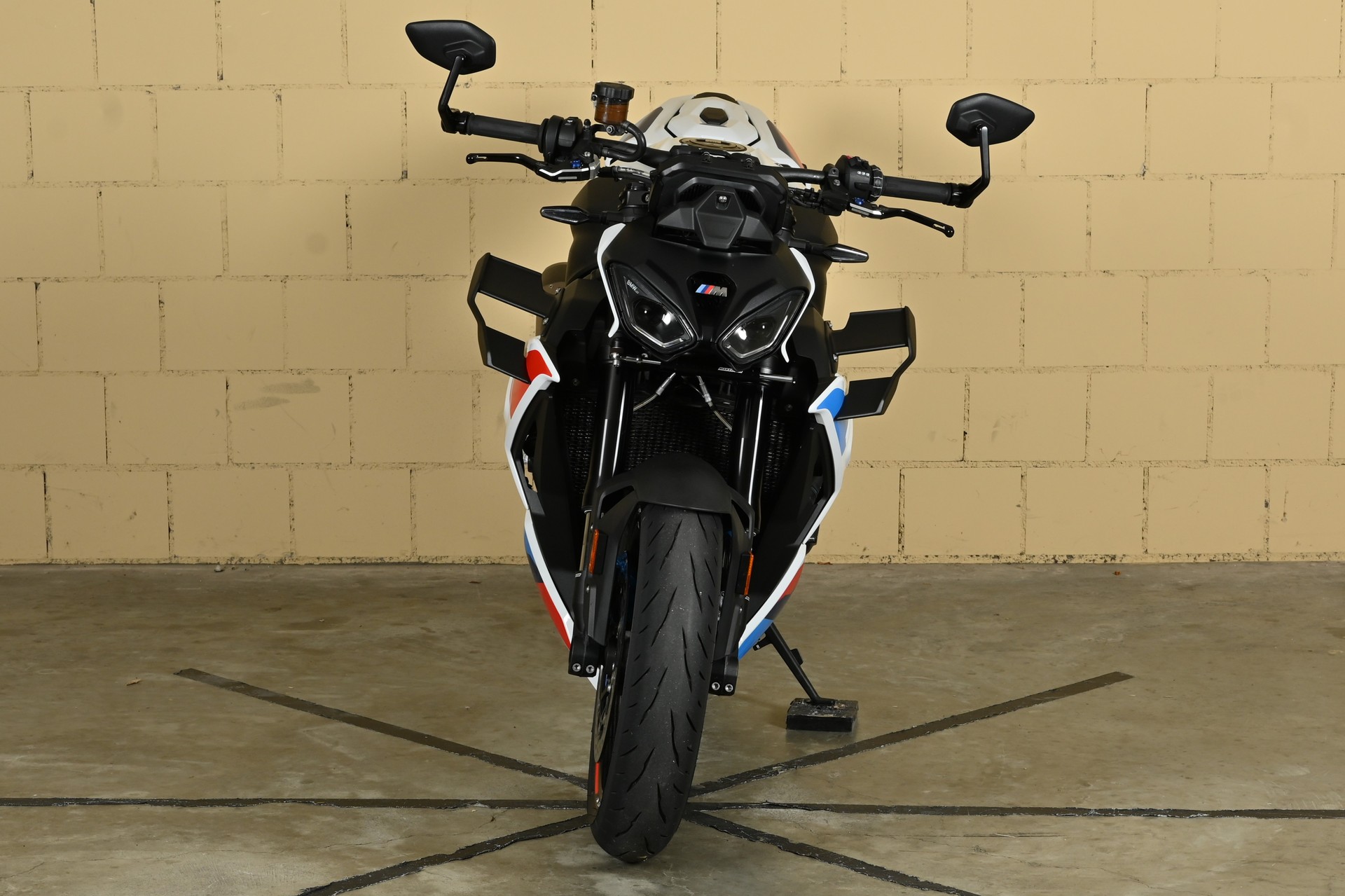 BMW M 1000 R-image-2