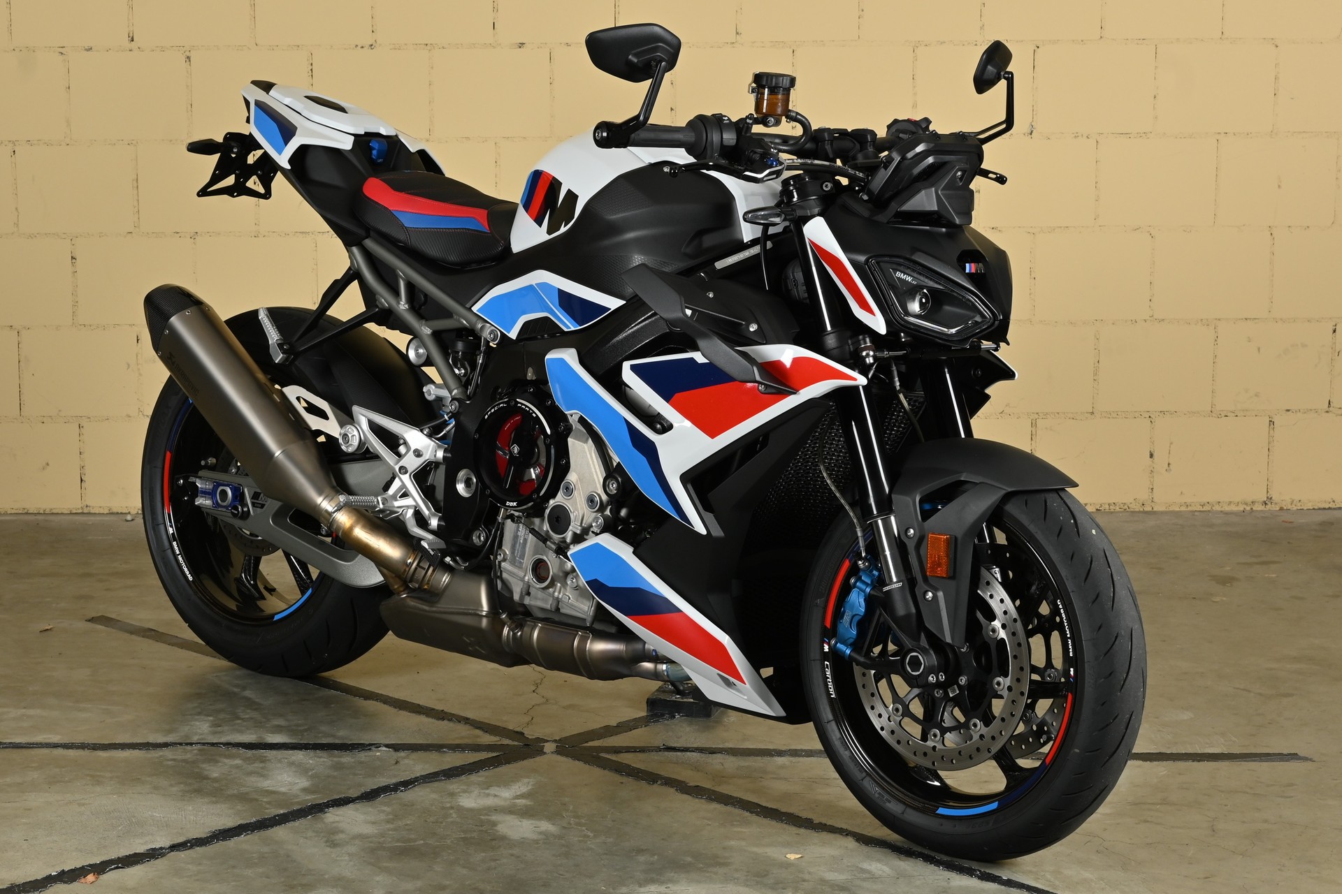 BMW M 1000 R-image-1