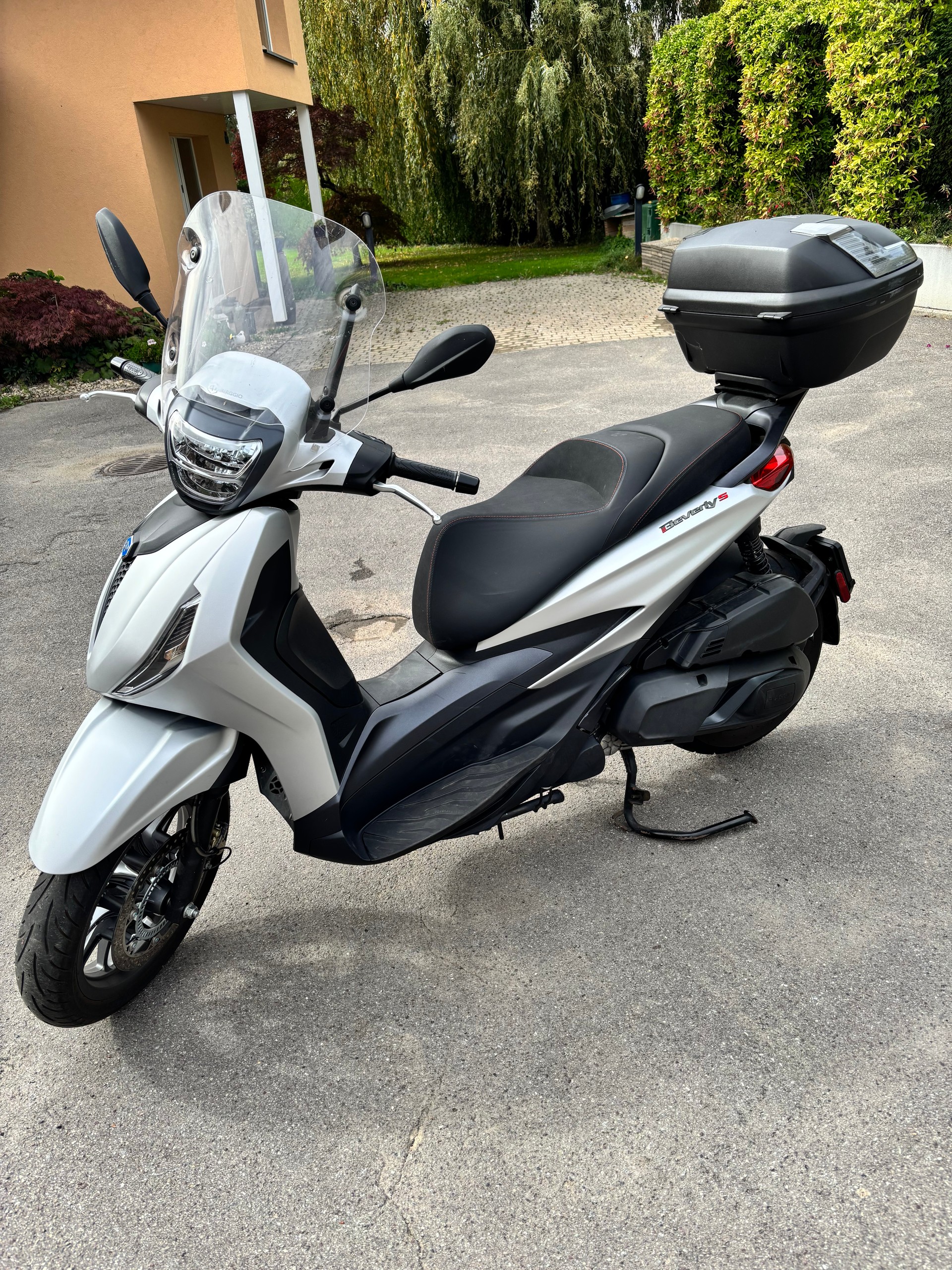 PIAGGIO Beverly 400 Sport-image-2