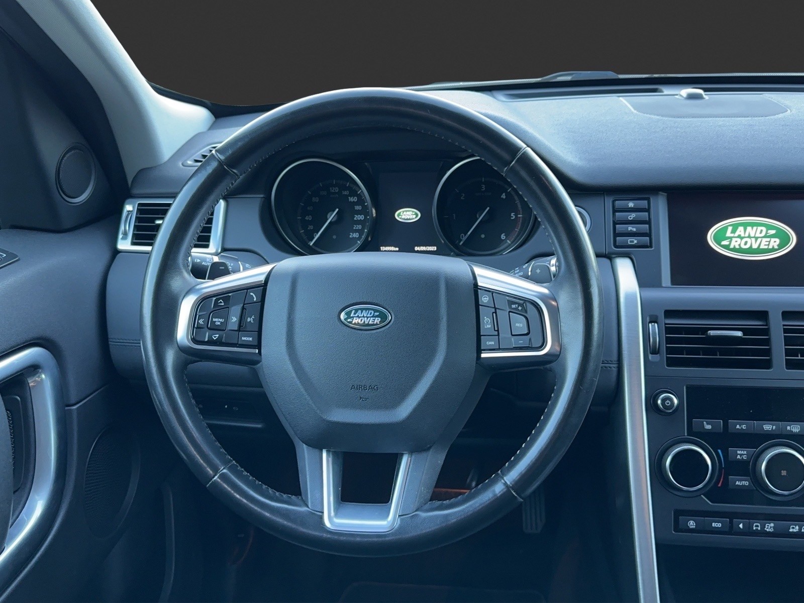 LAND ROVER Discovery Sport 2.0 TD4 SE AT9-image-10