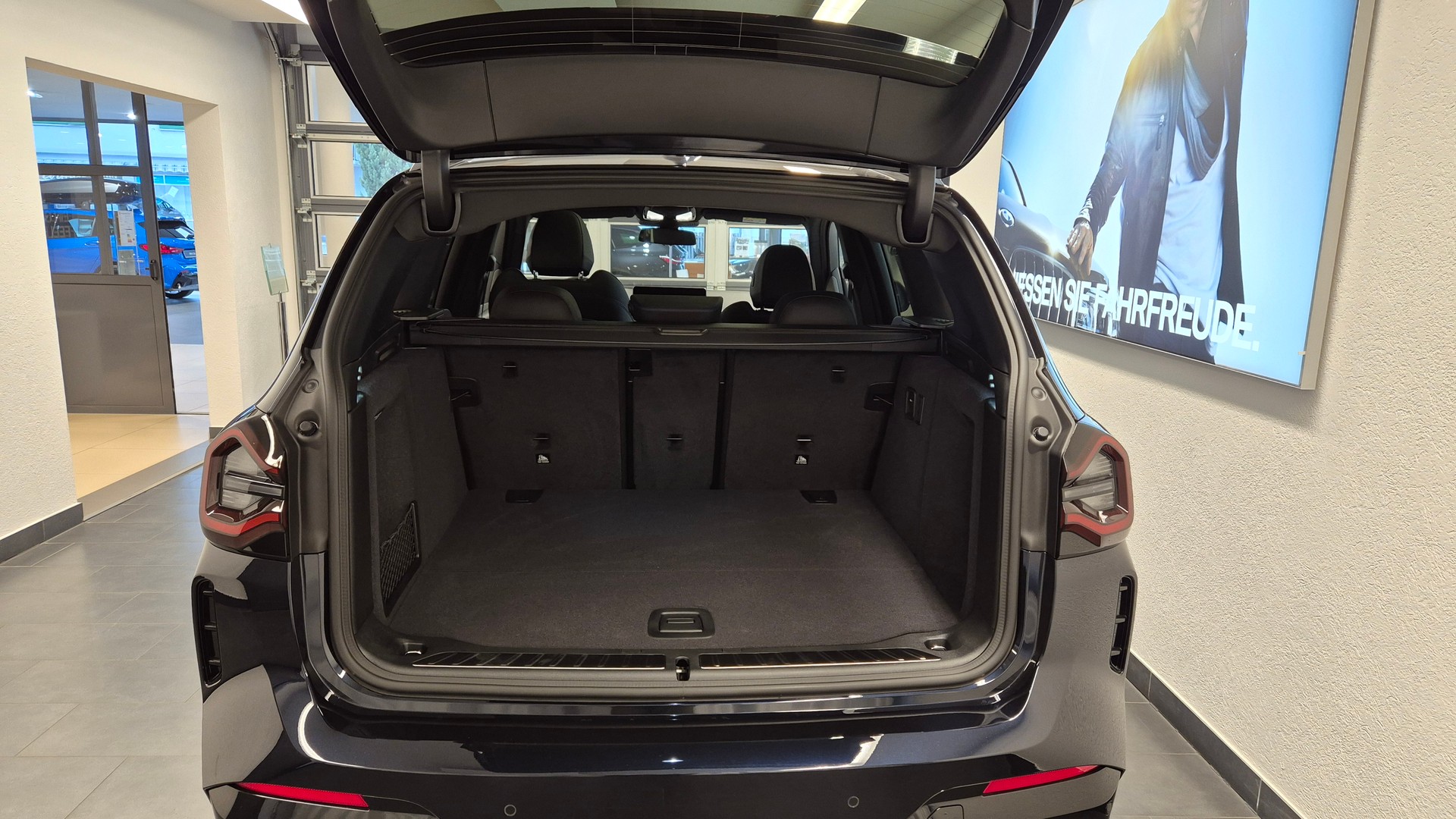BMW iX3 Impressive-image-16