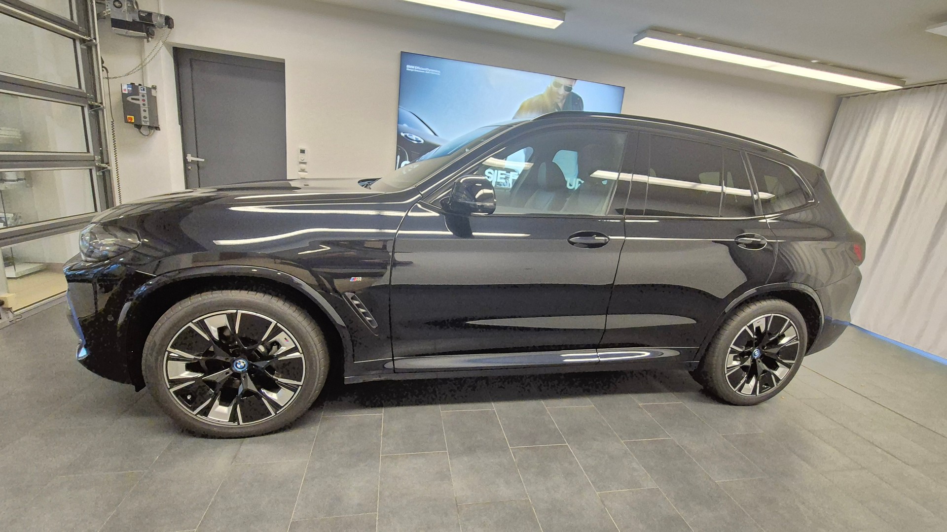 BMW iX3 Impressive-image-13
