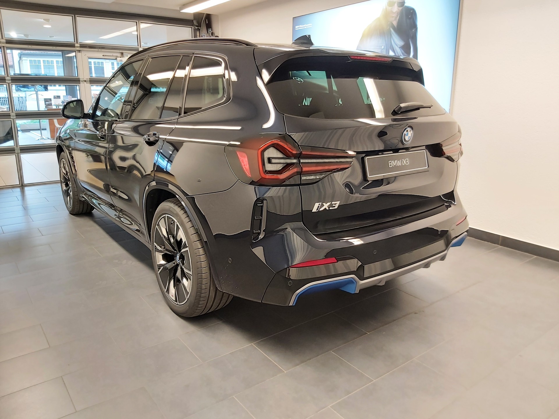 BMW iX3 Impressive-image-4