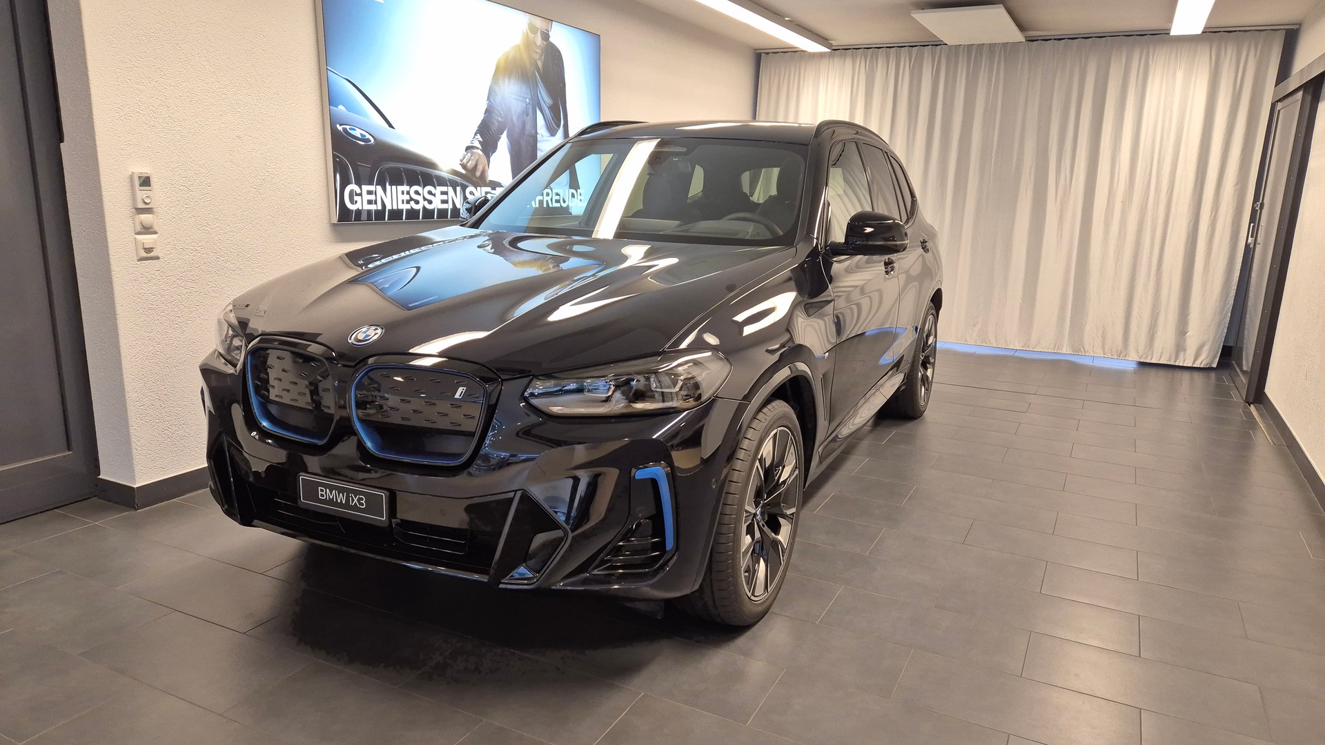 BMW iX3 Impressive-image-12