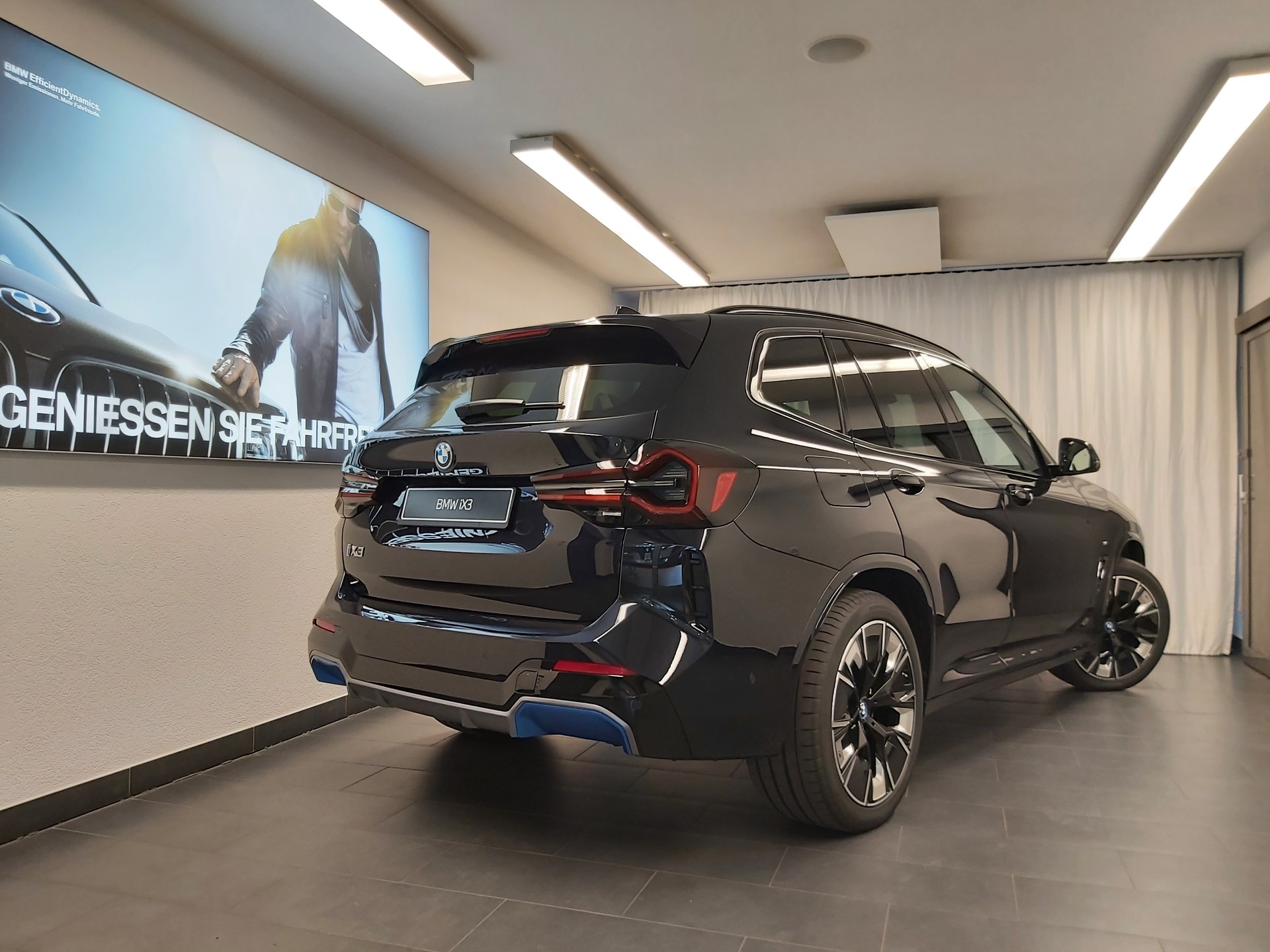 BMW iX3 Impressive-image-5