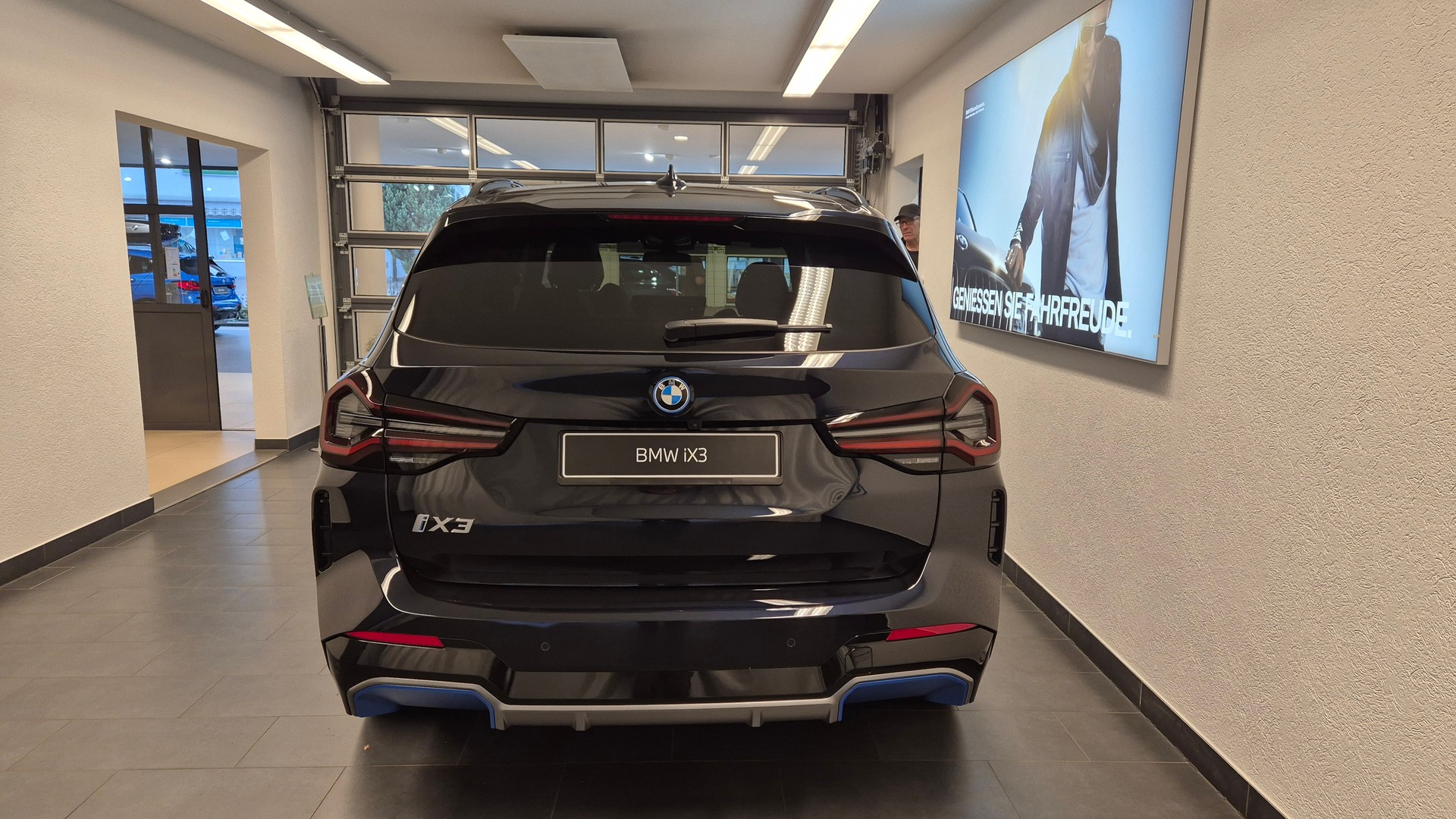 BMW iX3 Impressive-image-15