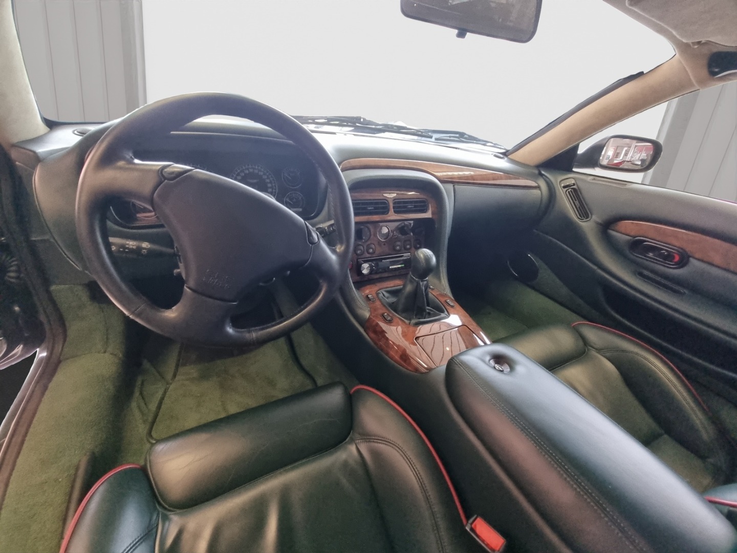 ASTON MARTIN DB7 Vantage Volante-image-11